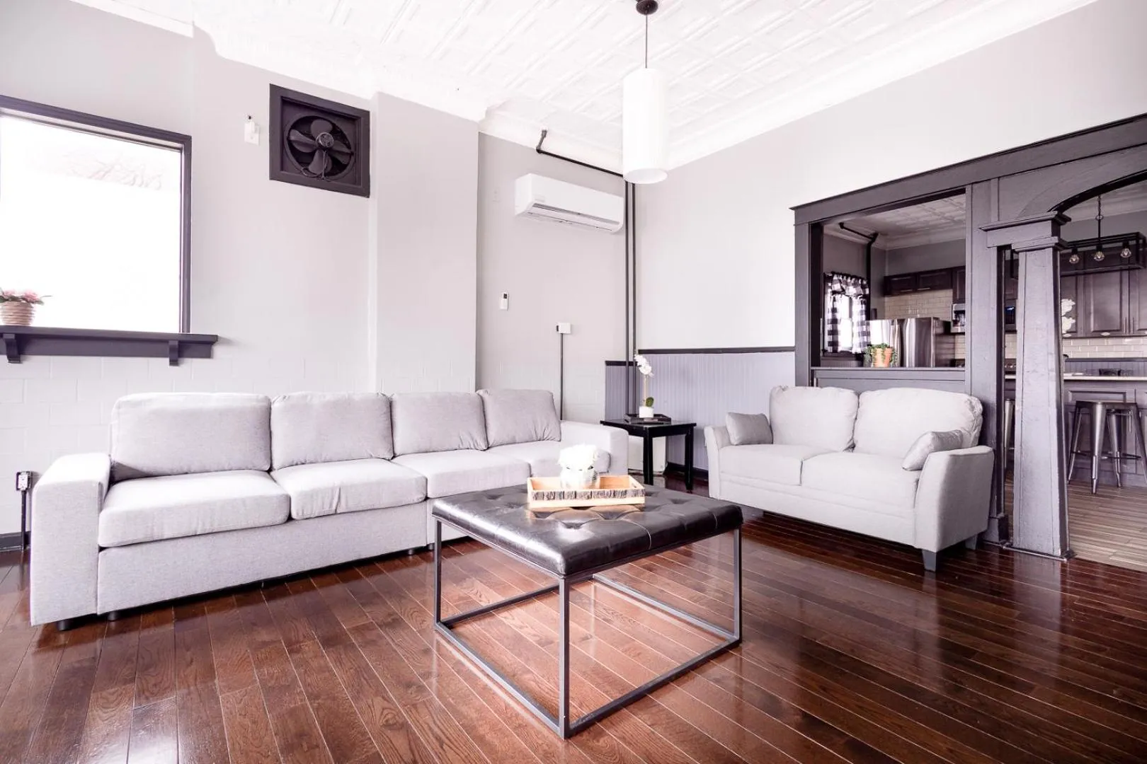 The Pub- 8BR Free Parking, Minutes From Falls & Casino