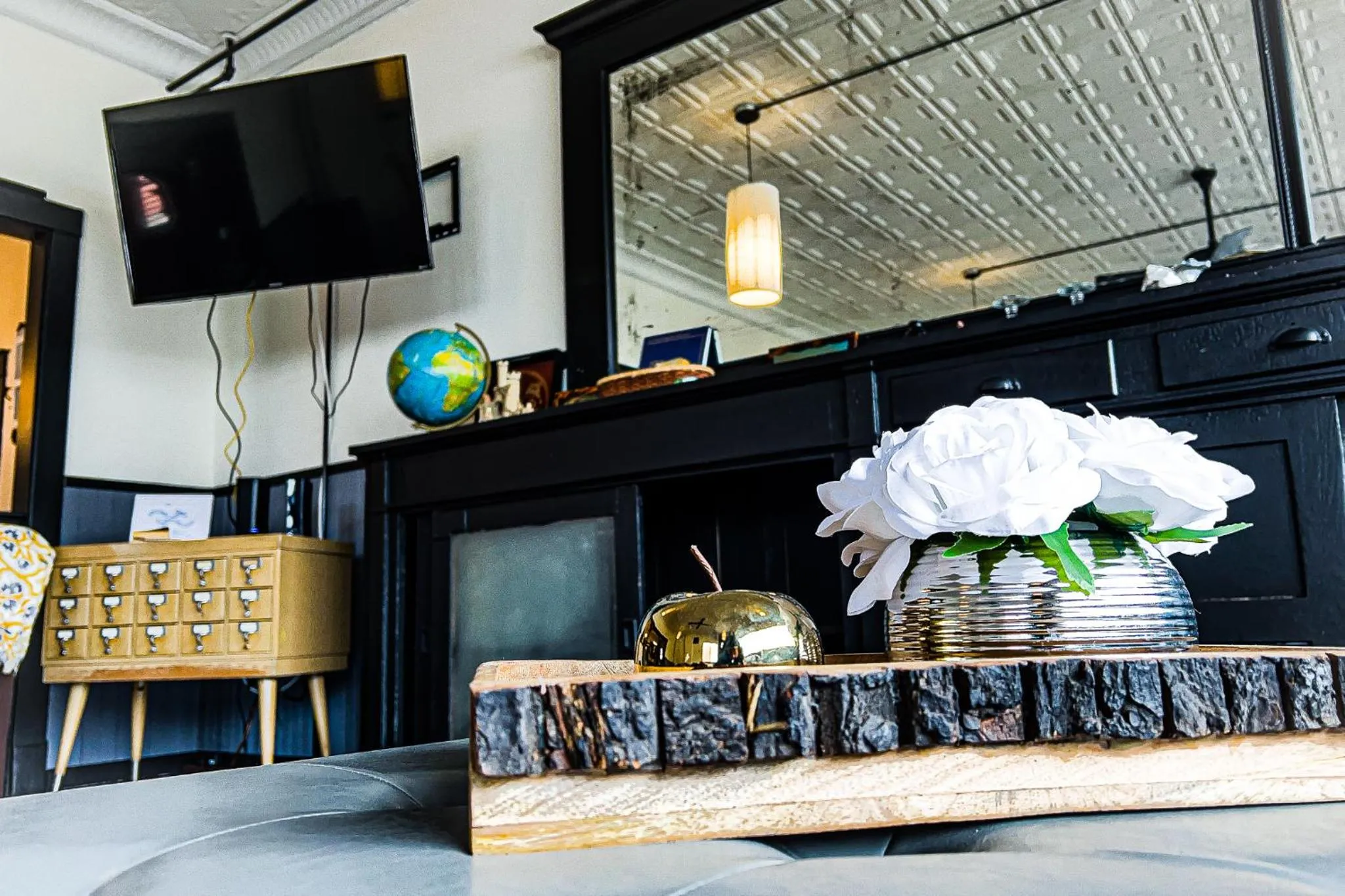 The Pub- 8BR Free Parking, Minutes From Falls & Casino