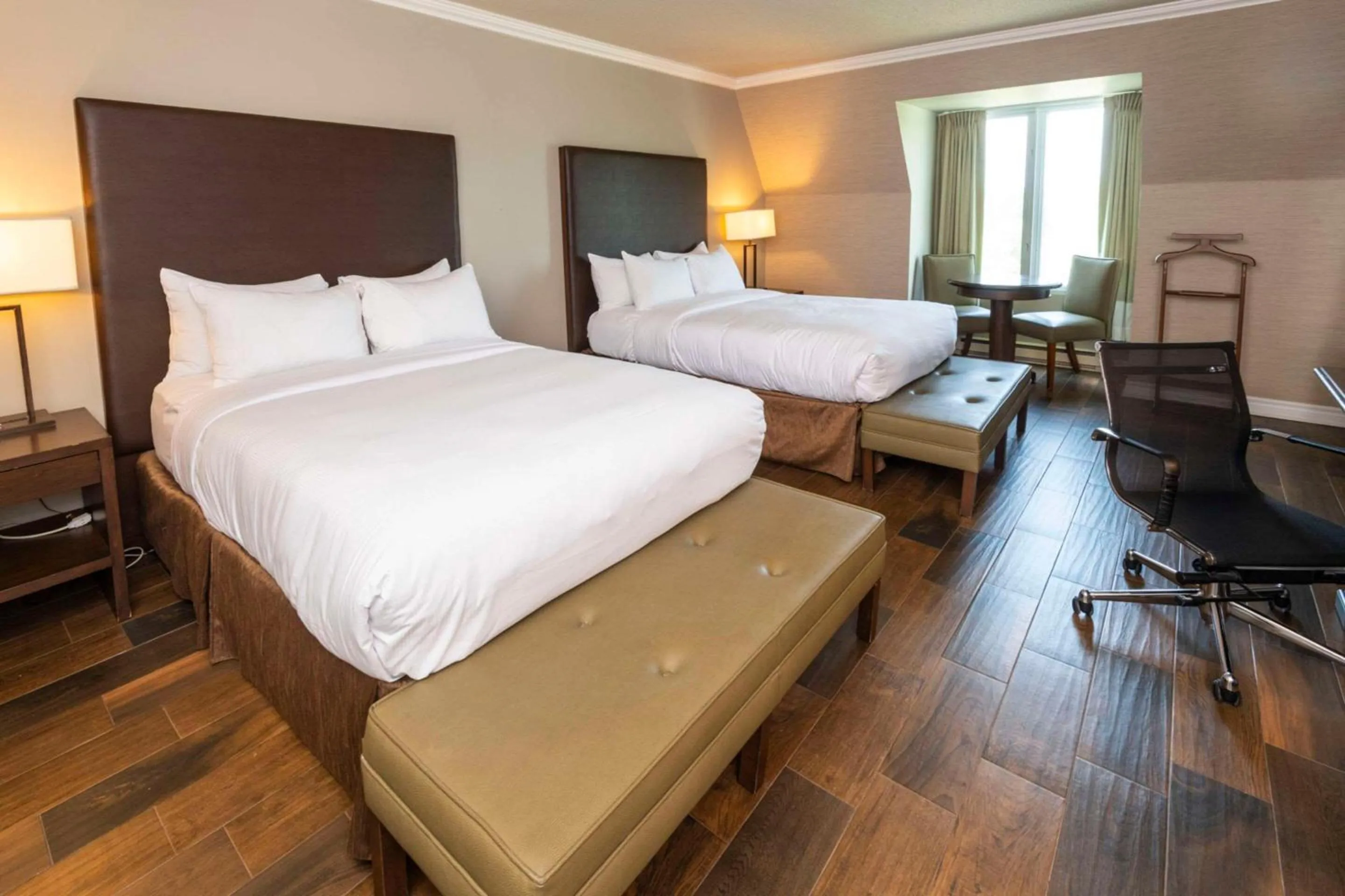 Bedroom, Bed in Chateau Cartier Hotel & Resort, an Ascend Collection Resort