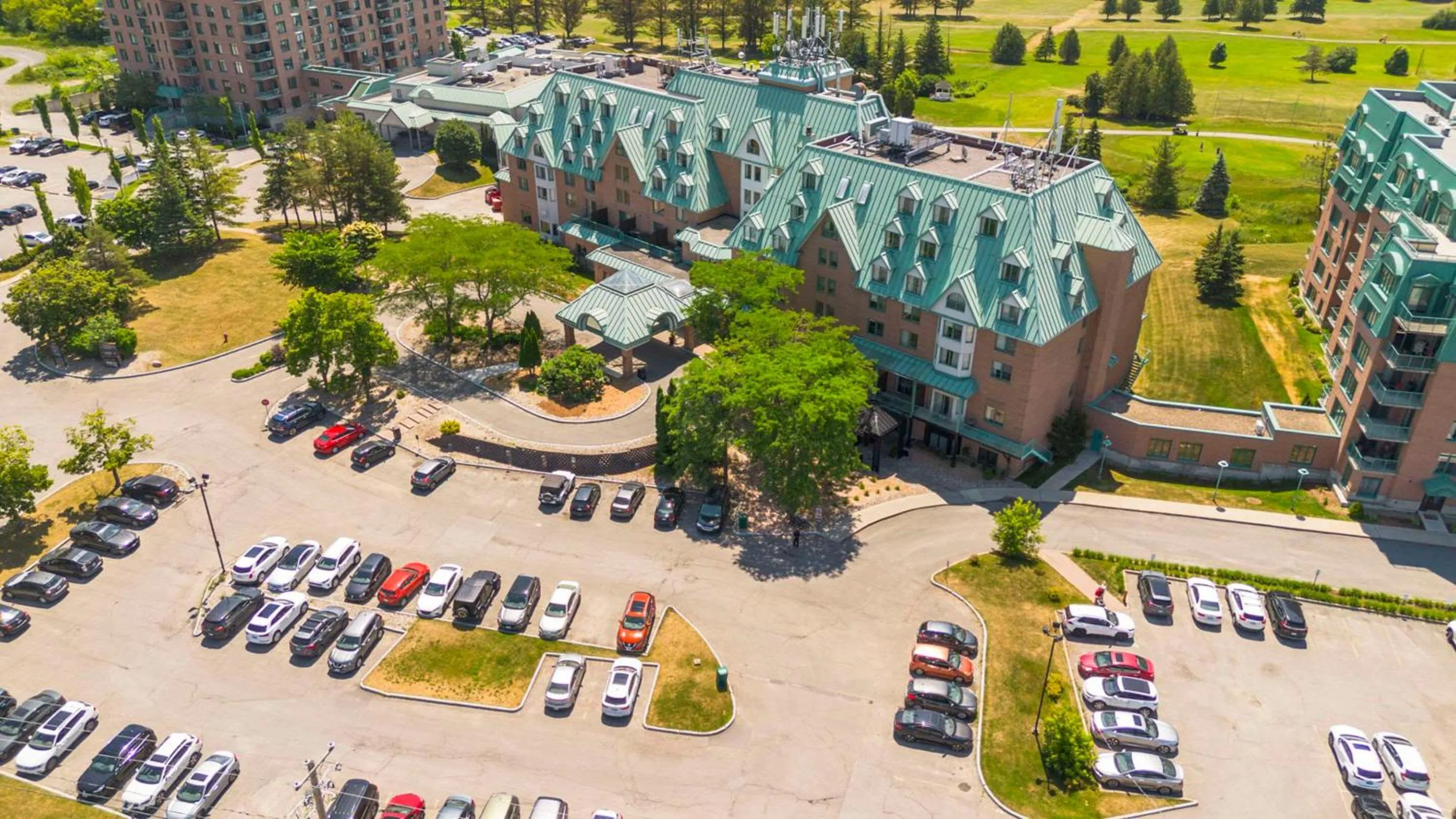 Property building in Chateau Cartier Hotel & Resort, an Ascend Collection Resort