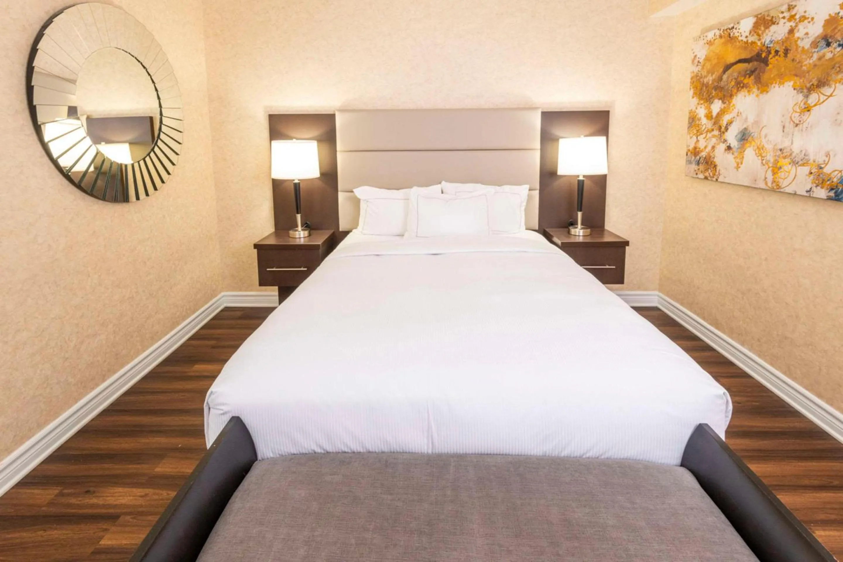 Bedroom, Bed in Chateau Cartier Hotel & Resort, an Ascend Collection Resort