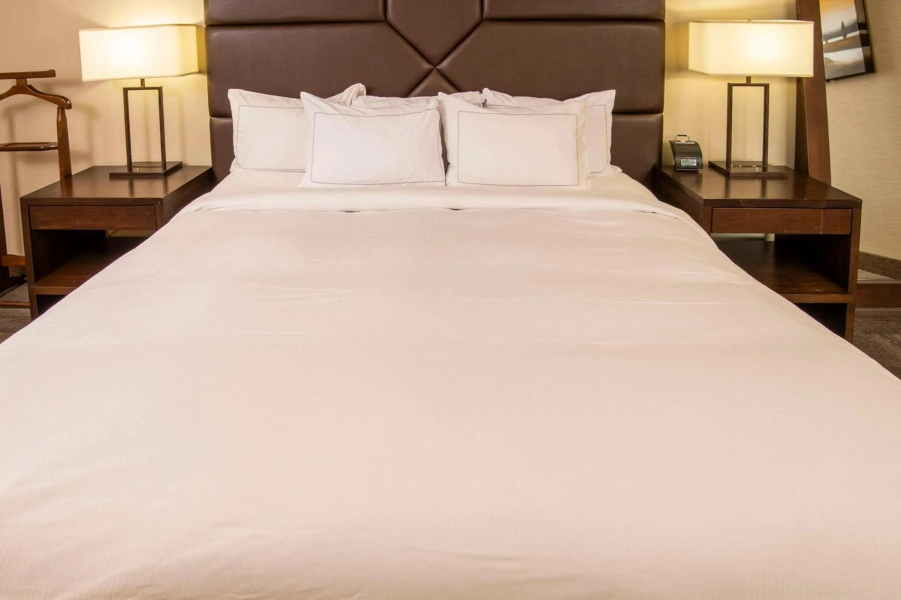 Bedroom, Bed in Chateau Cartier Hotel & Resort, an Ascend Collection Resort