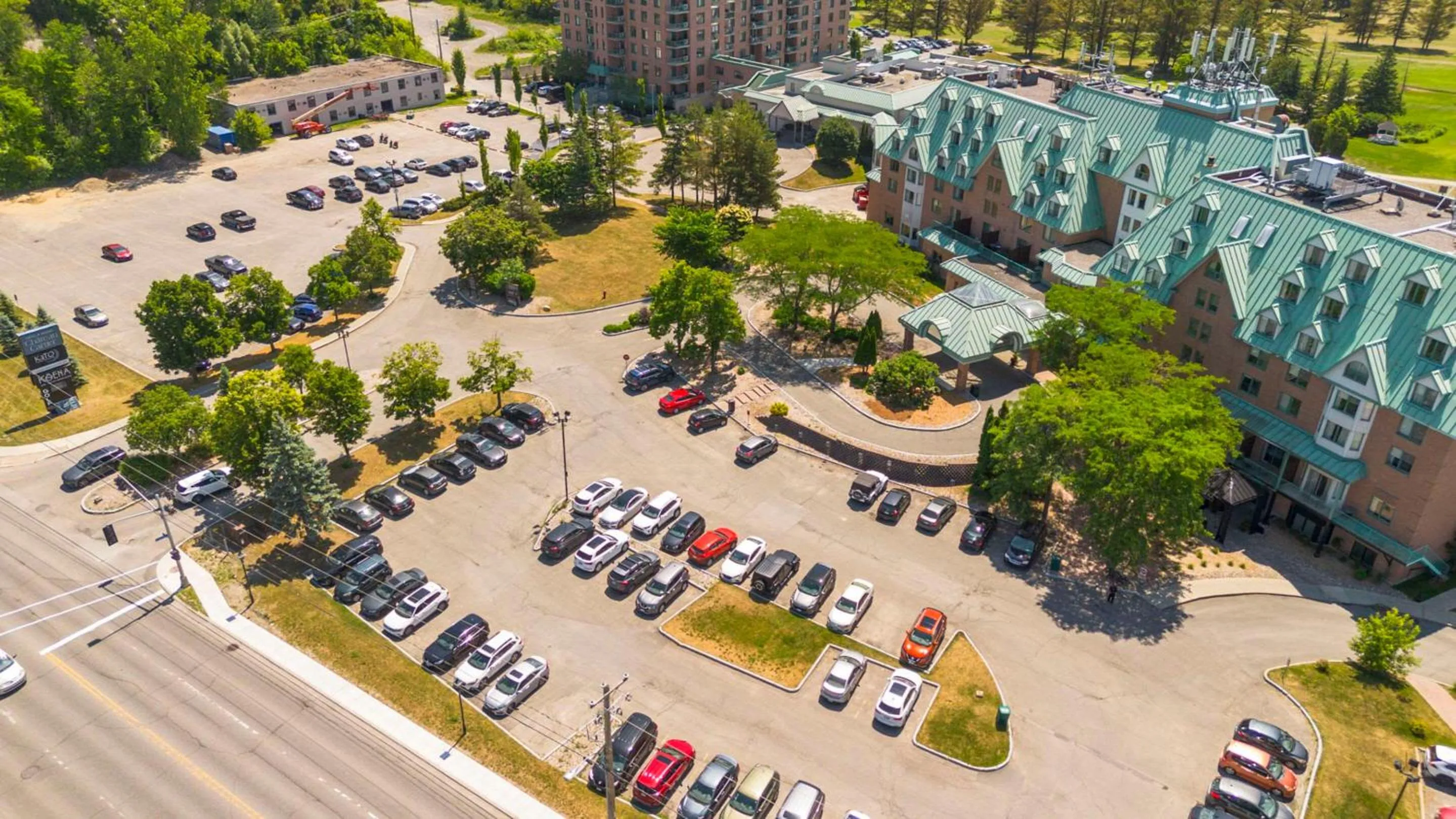 Property building in Chateau Cartier Hotel & Resort, an Ascend Collection Resort