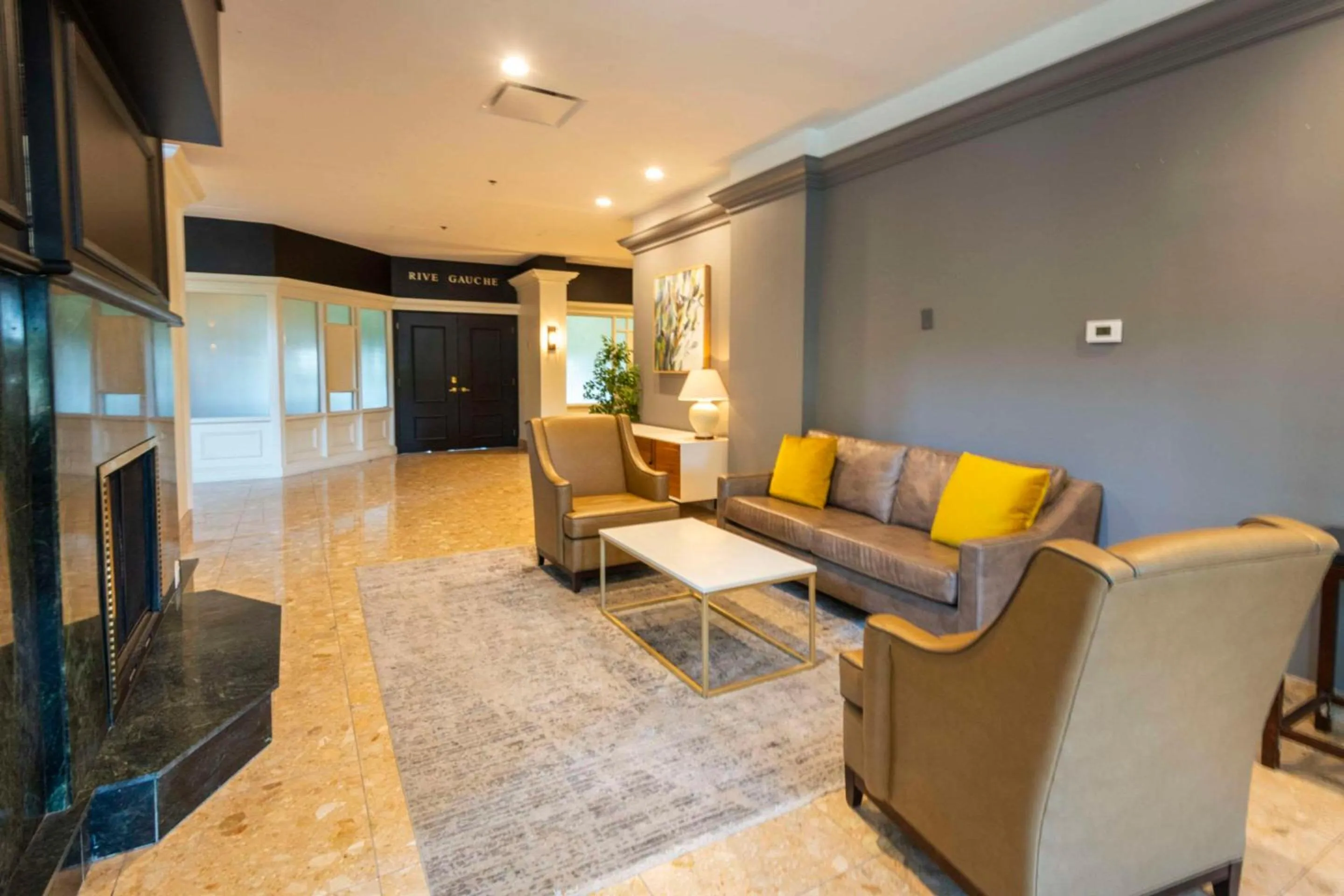 Lobby or reception in Chateau Cartier Hotel & Resort, an Ascend Collection Resort