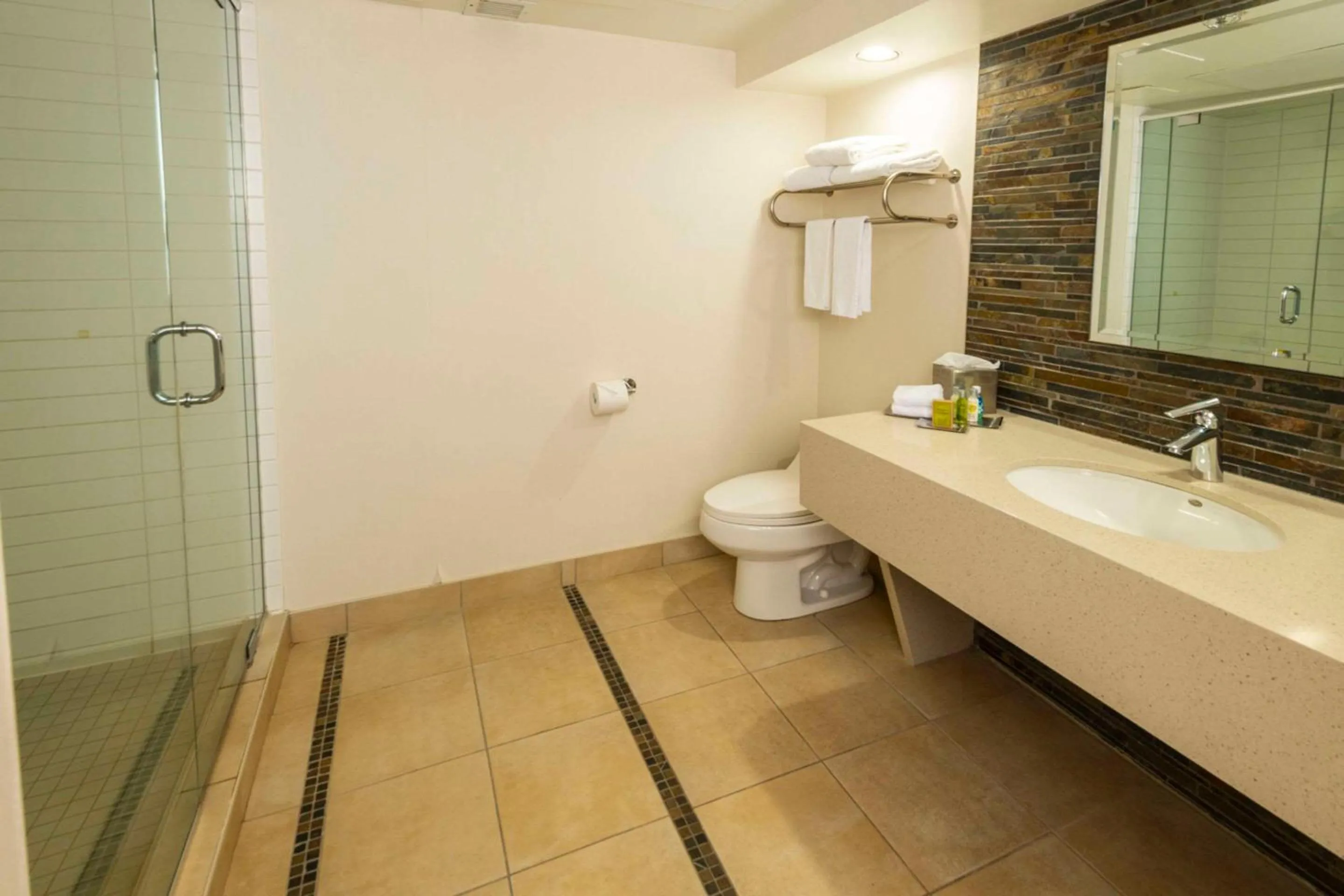 Bedroom in Chateau Cartier Hotel & Resort, an Ascend Collection Resort