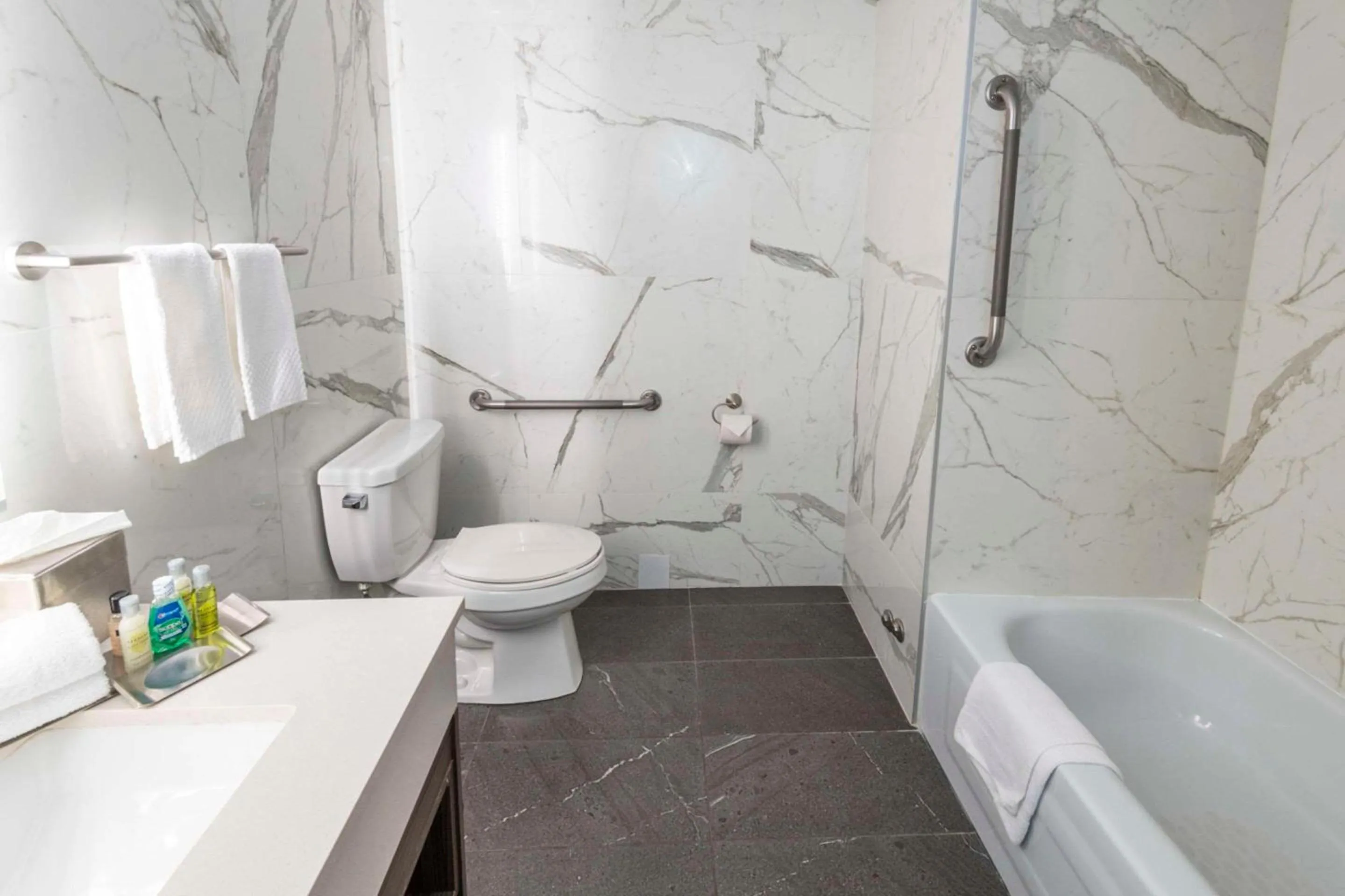 Bedroom in Chateau Cartier Hotel & Resort, an Ascend Collection Resort