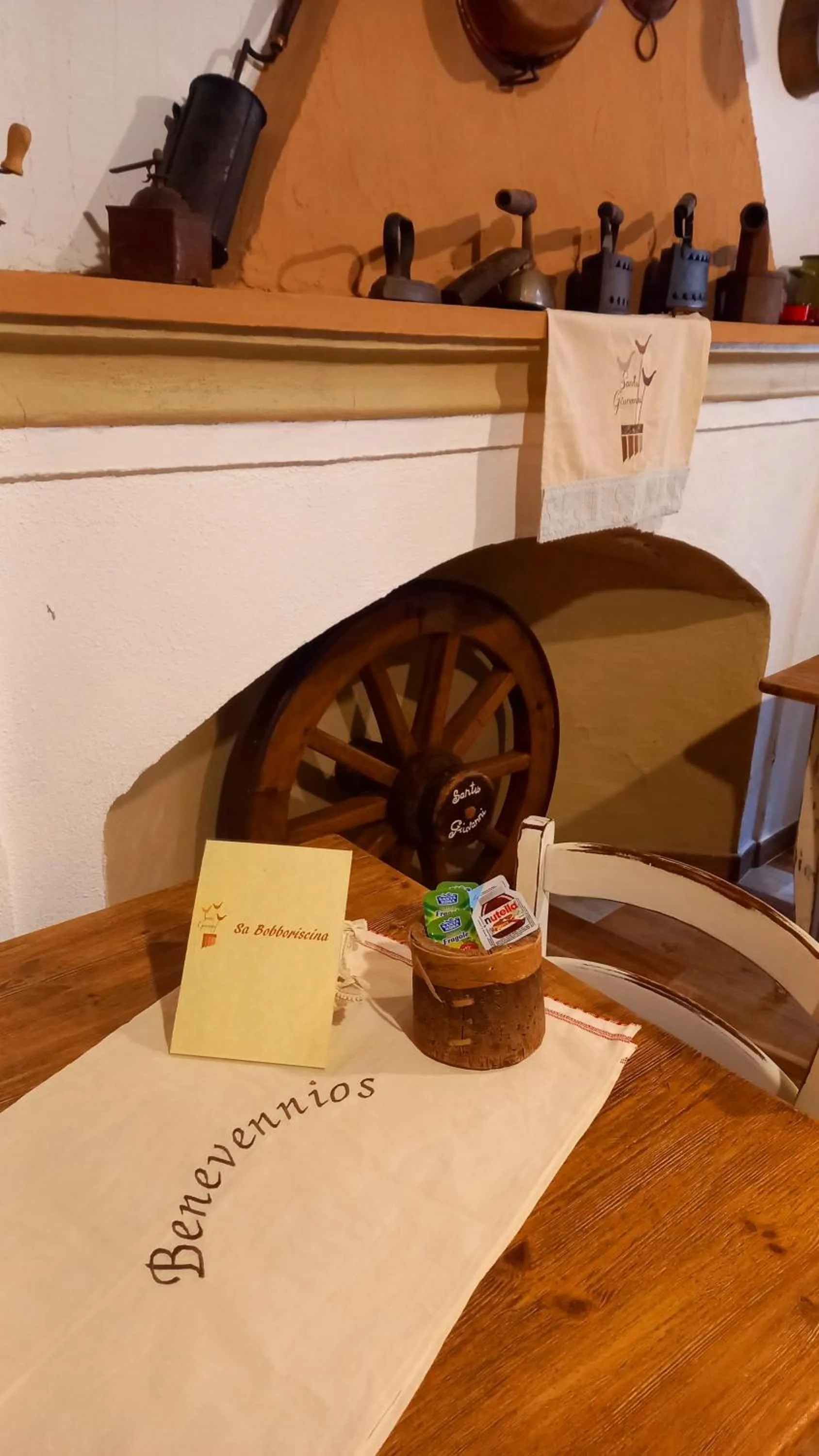 B&B Santu Giuvanni "Un tuffo nel passato Fonnese"