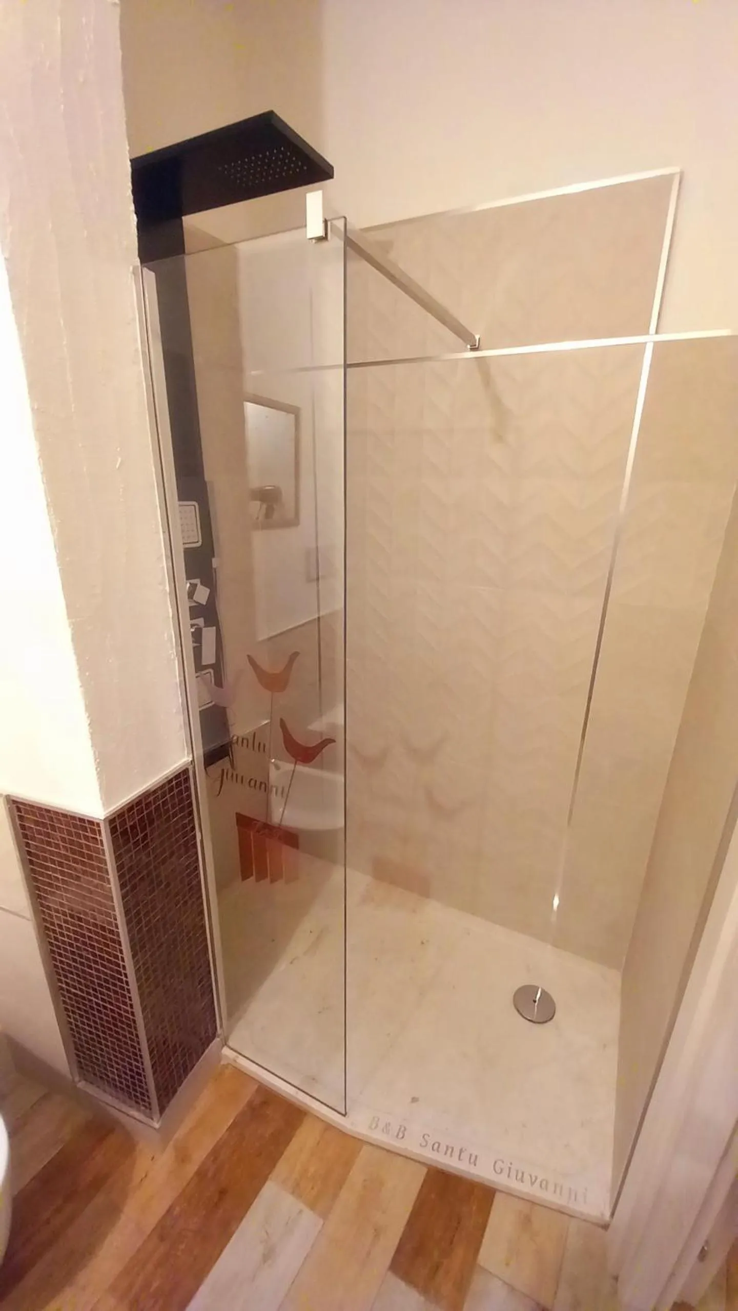 Shower in B&B Santu Giuvanni "Un tuffo nel passato Fonnese"