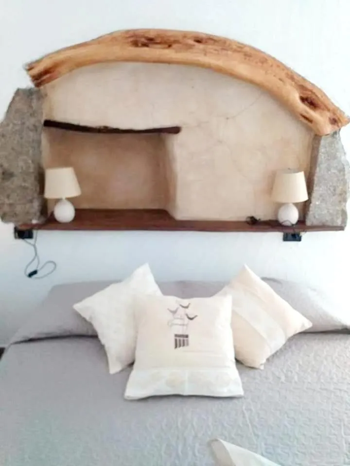 Bed in B&B Santu Giuvanni "Un tuffo nel passato Fonnese"