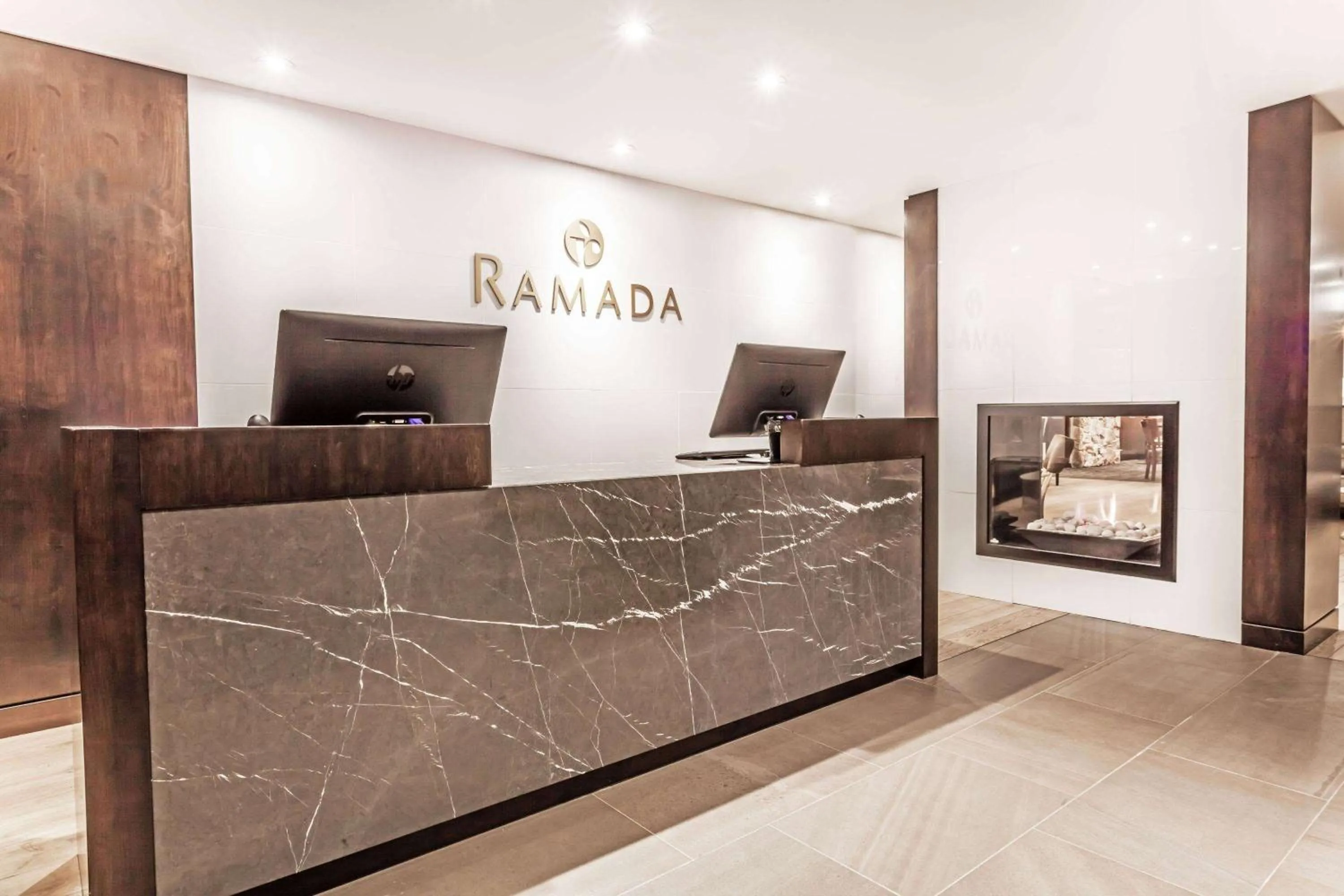 Lobby or reception in Ramada by Wyndham Ottawa On The Rideau