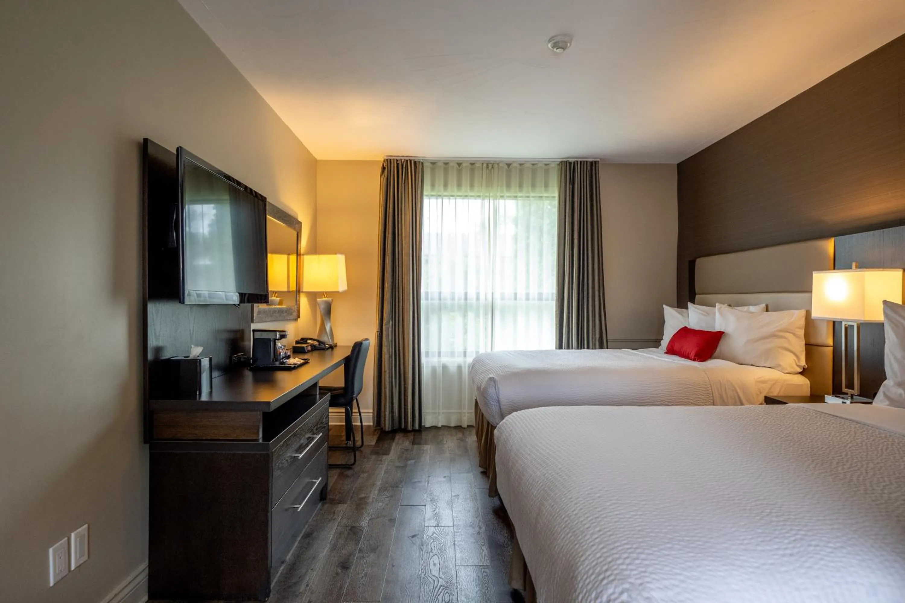 Bedroom, Bed in Ramada by Wyndham Ottawa On The Rideau