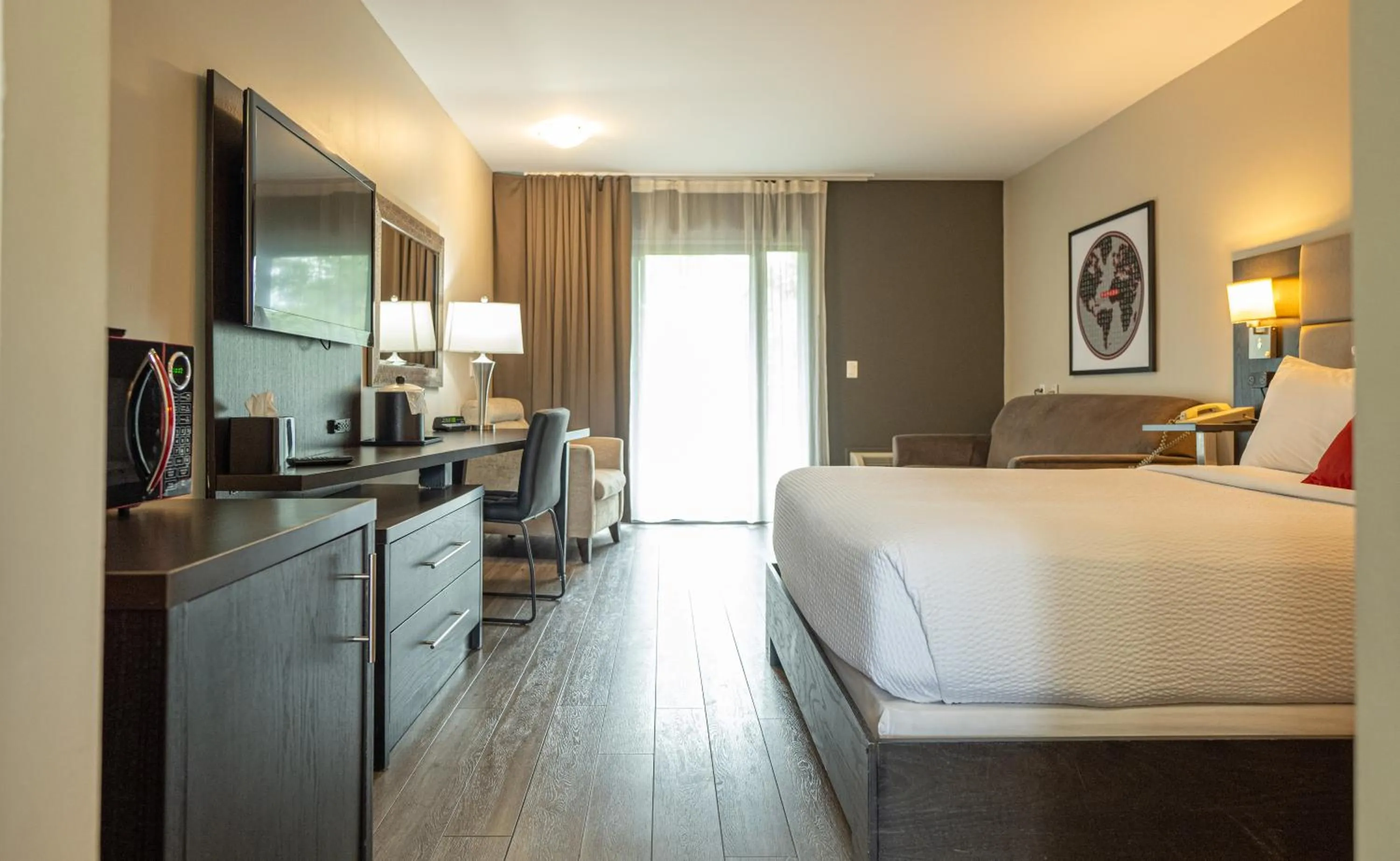 Bedroom, Bed in Ramada by Wyndham Ottawa On The Rideau