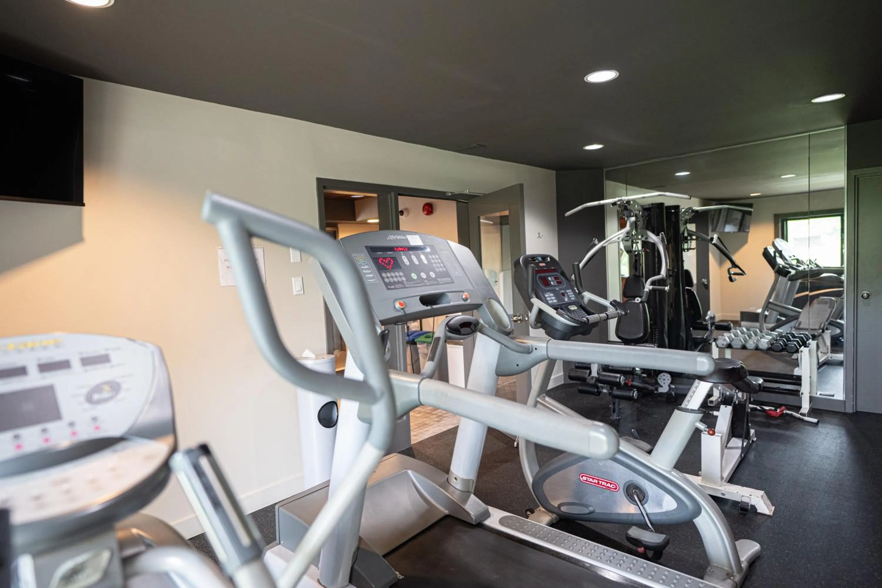 Fitness centre/facilities in Ramada by Wyndham Ottawa On The Rideau