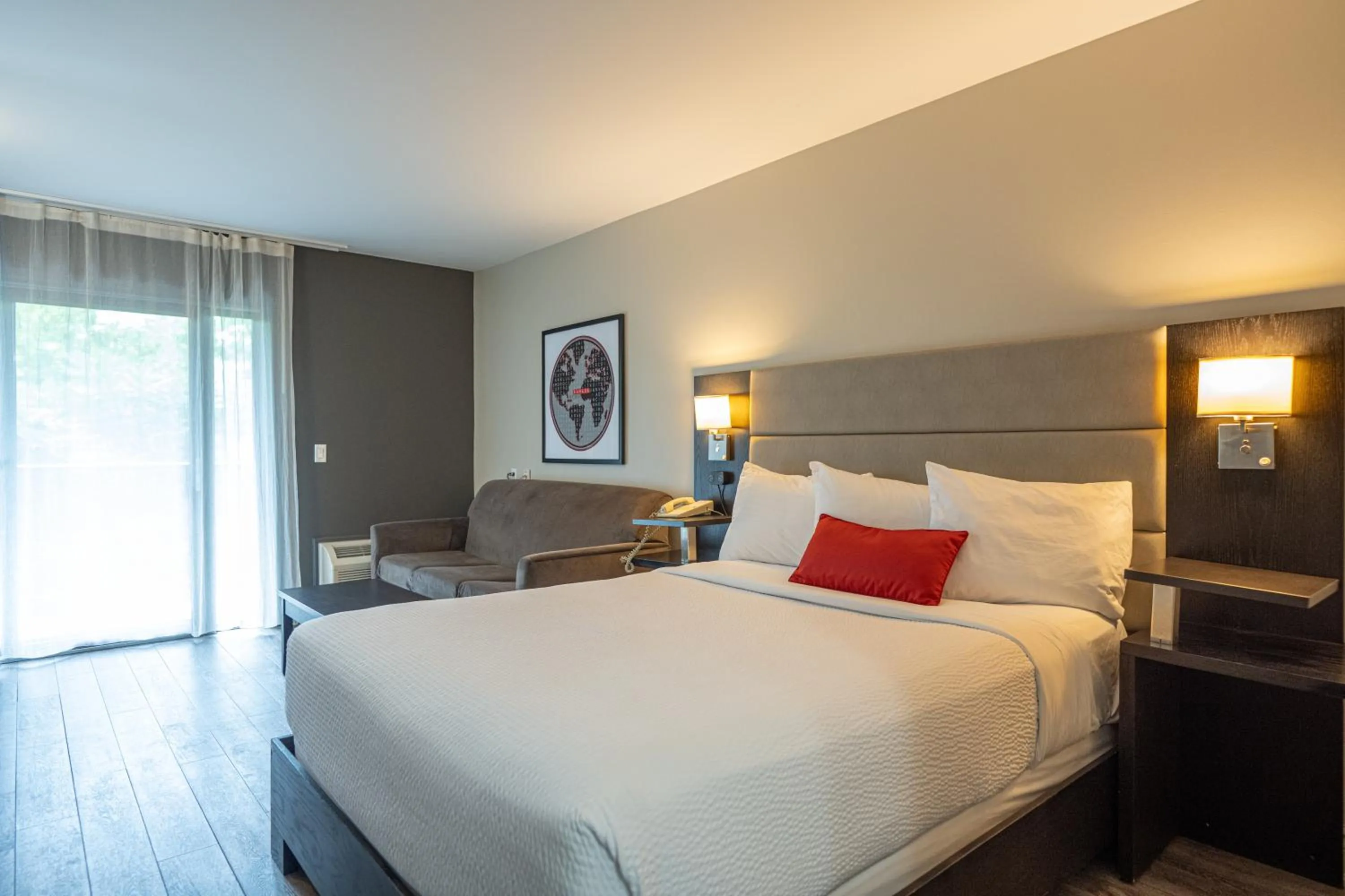 Bedroom, Bed in Ramada by Wyndham Ottawa On The Rideau