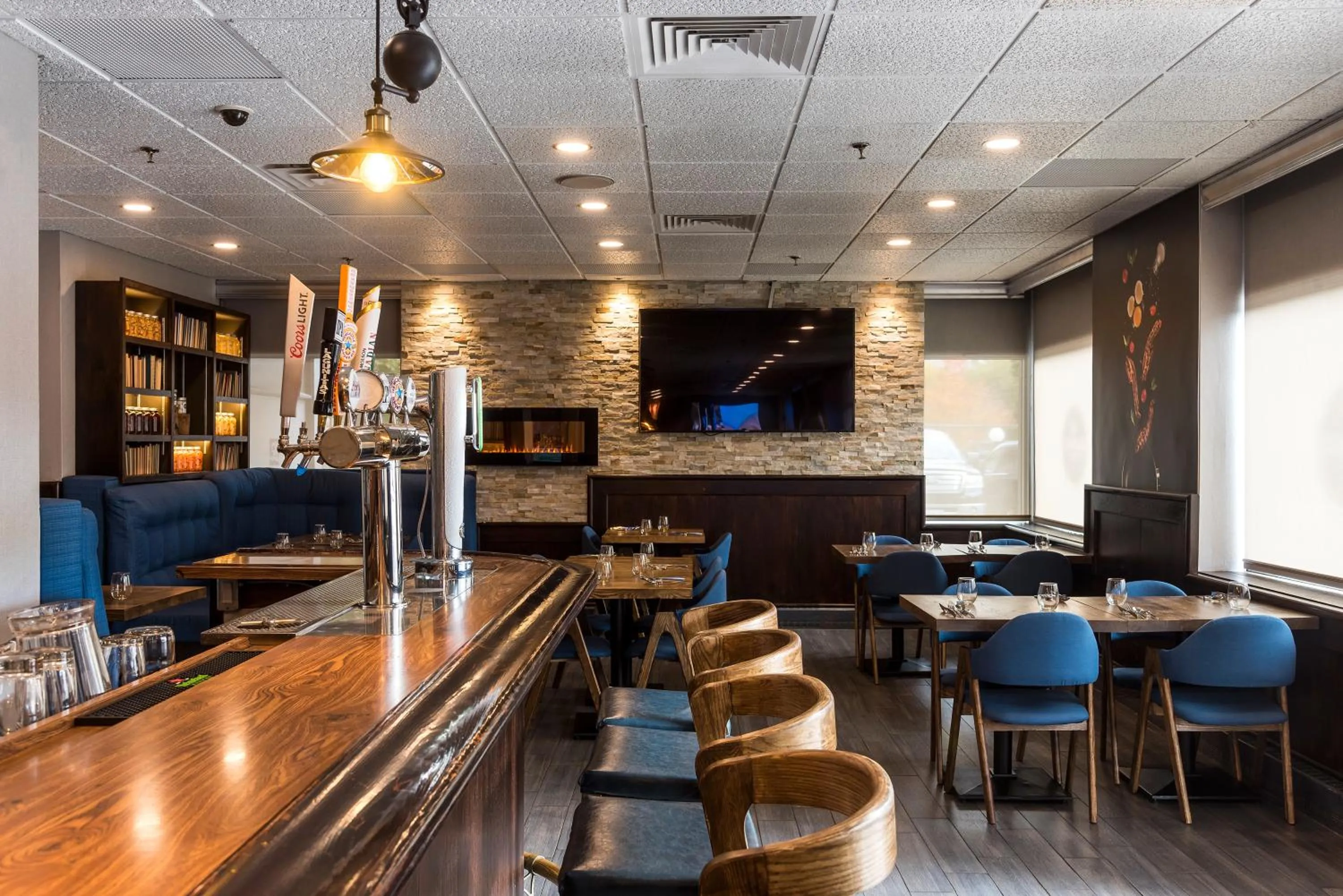 Restaurant/places to eat in Ottawa Embassy Hotel & Suites