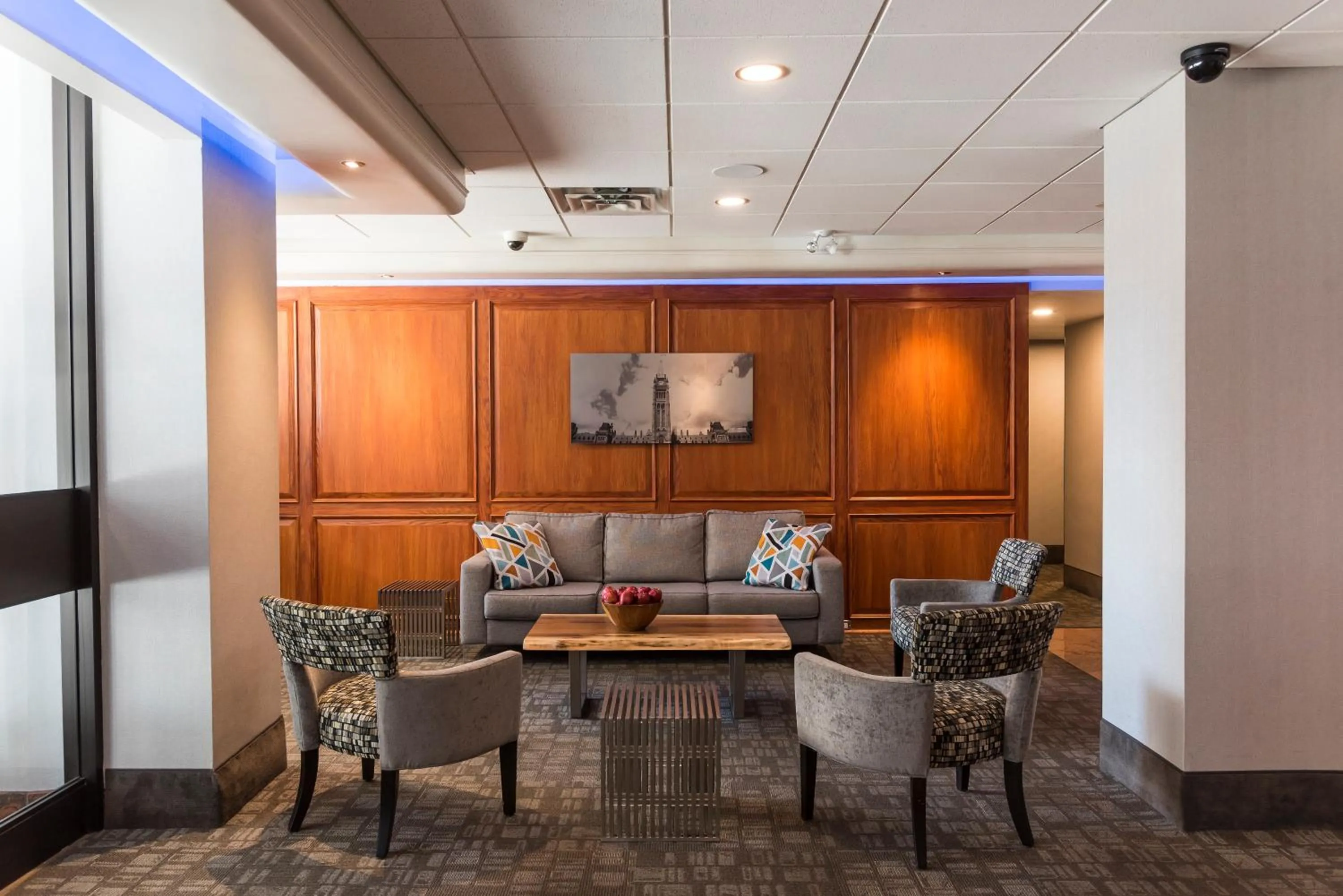 Lobby or reception in Ottawa Embassy Hotel & Suites