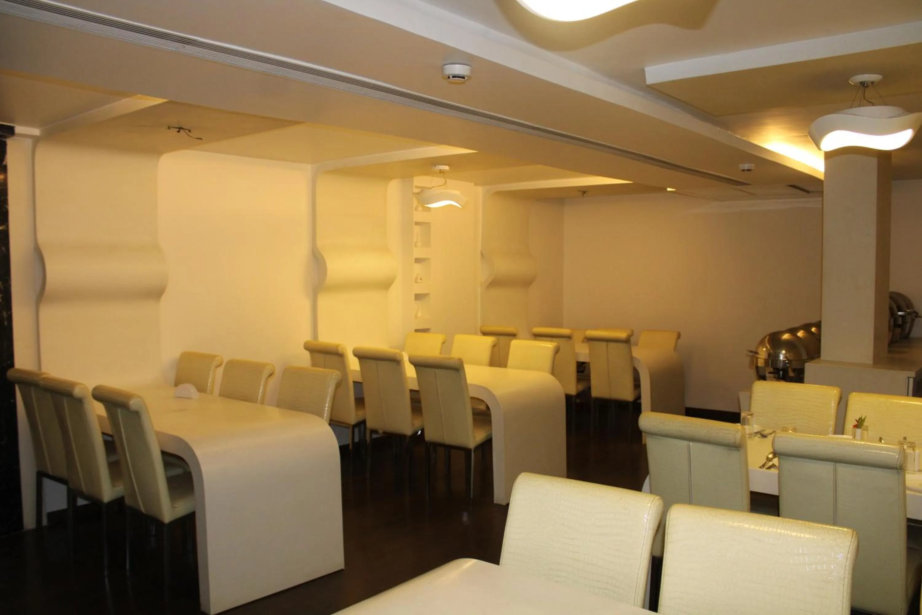 Restaurant/places to eat in Hotel M Grand