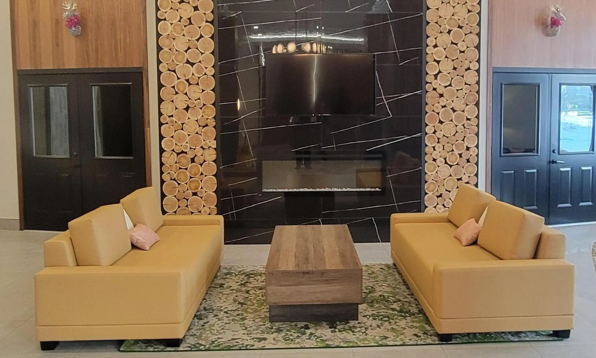 Lobby or reception in Ramada Plaza by Wyndham Gatineau/Manoir du Casino