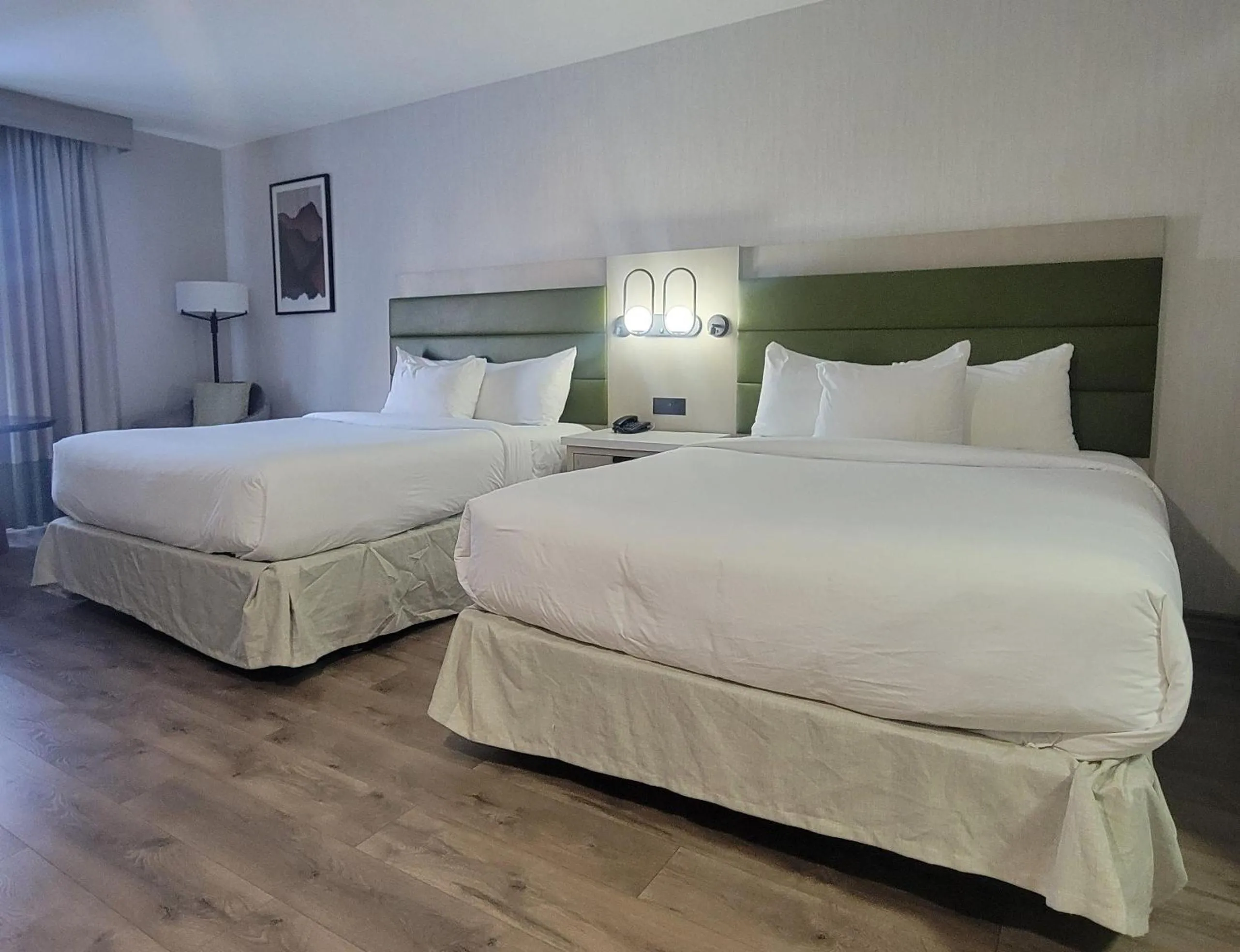 Bedroom, Bed in Ramada Plaza by Wyndham Gatineau/Manoir du Casino