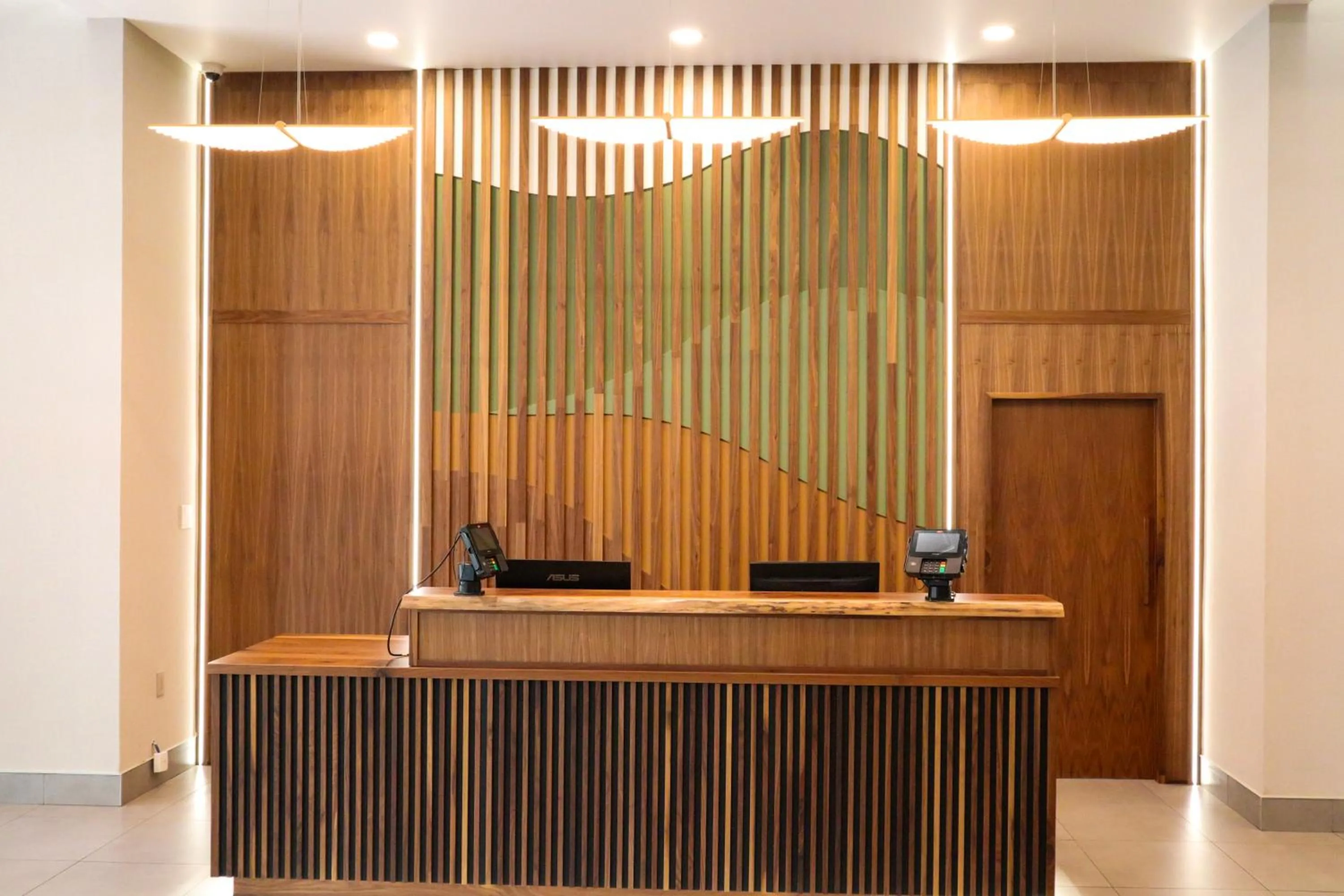 Lobby or reception in Ramada Plaza by Wyndham Gatineau/Manoir du Casino