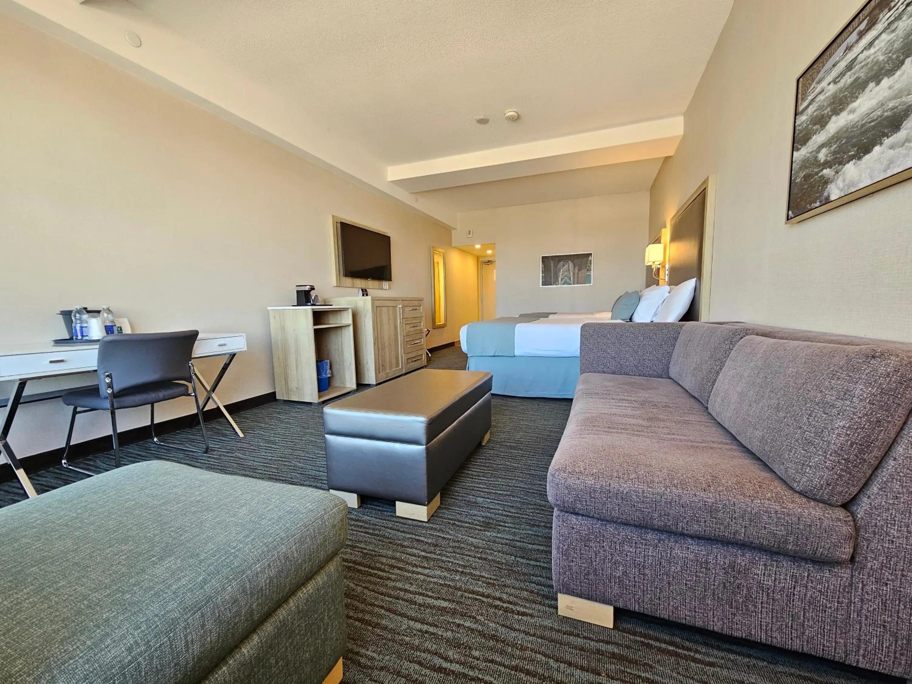 Seating area, Bed in Vittoria Hotel & Suites