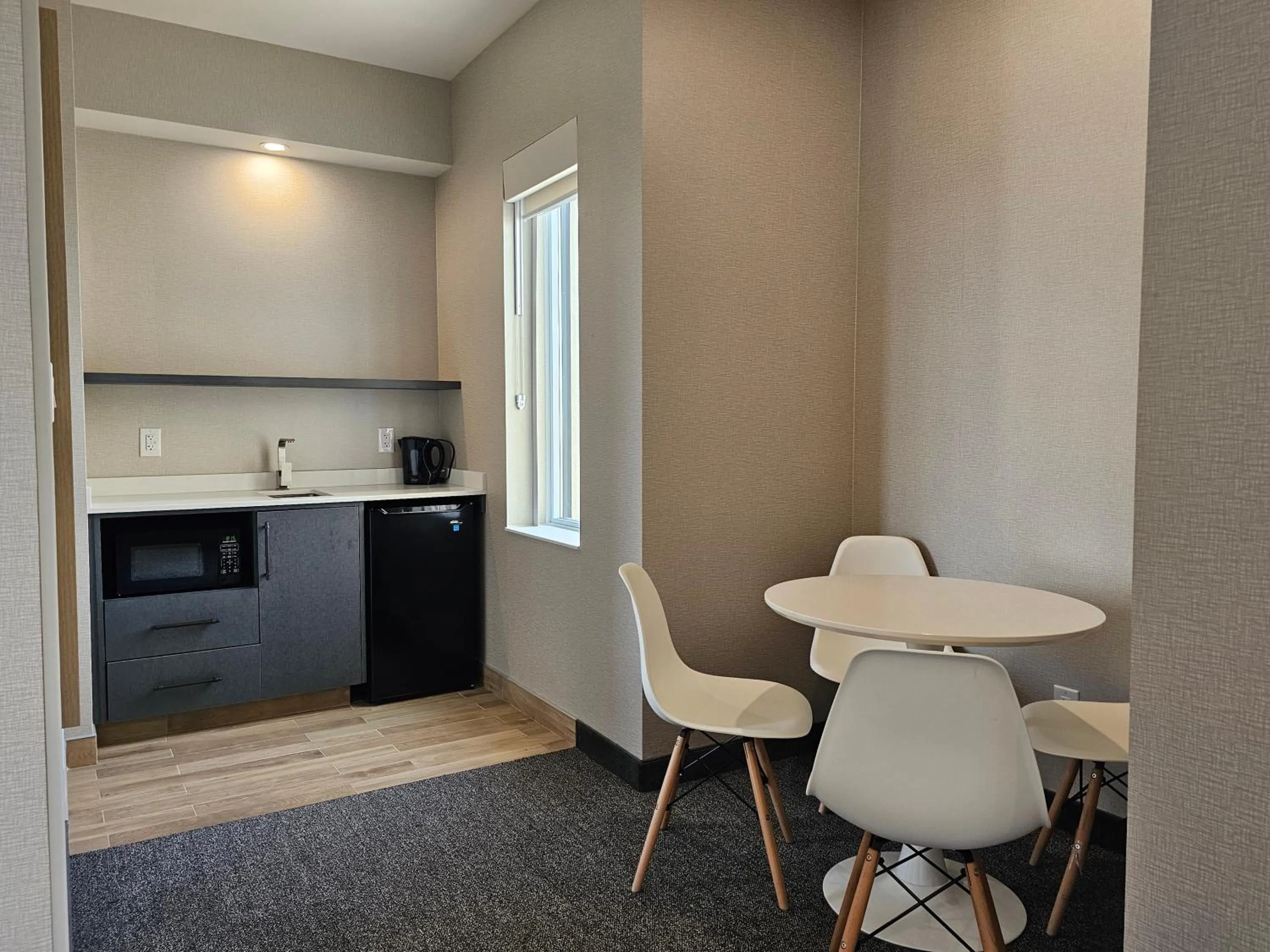 Kitchen or kitchenette in Vittoria Hotel & Suites