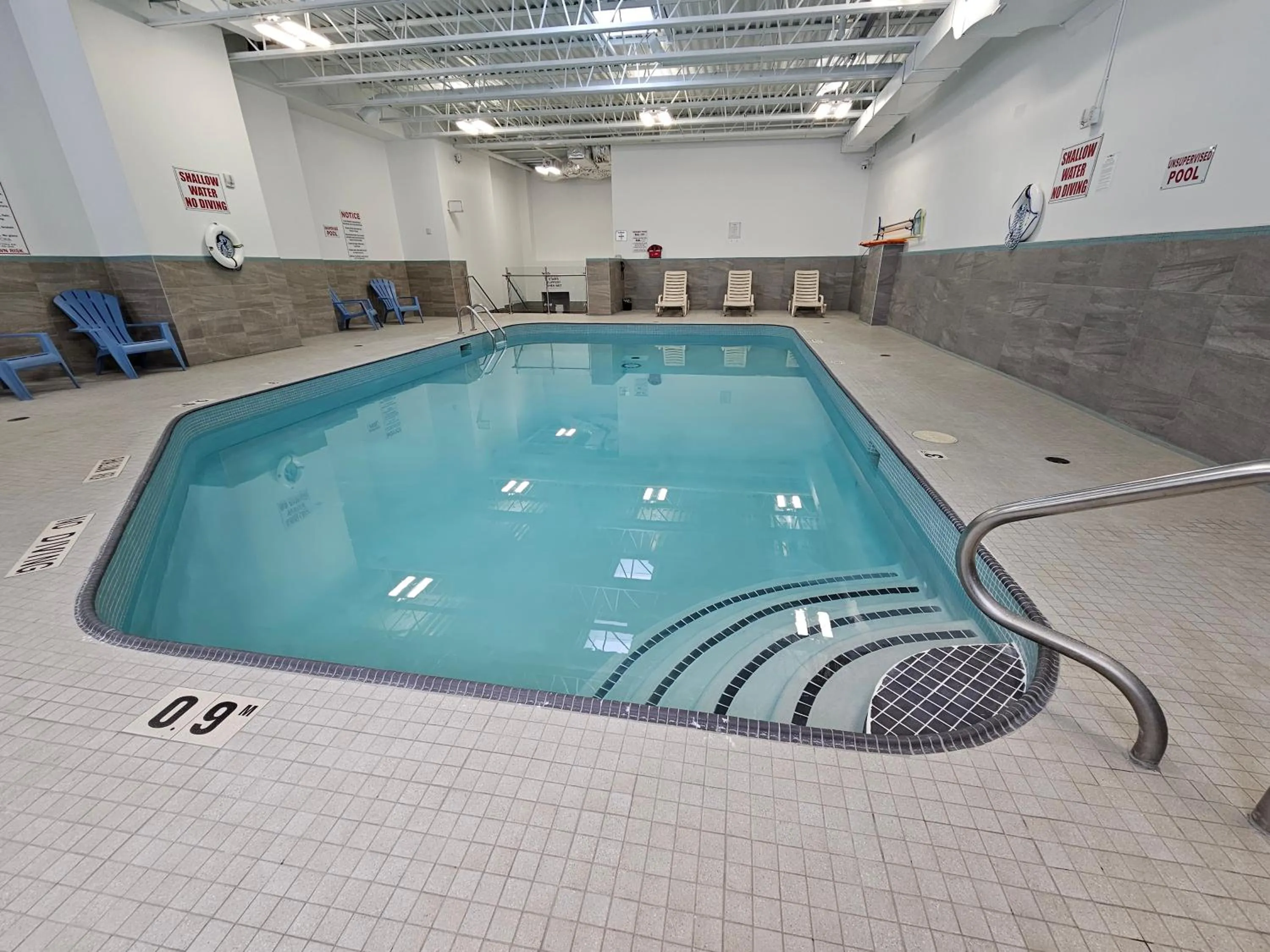 Swimming pool in Vittoria Hotel & Suites