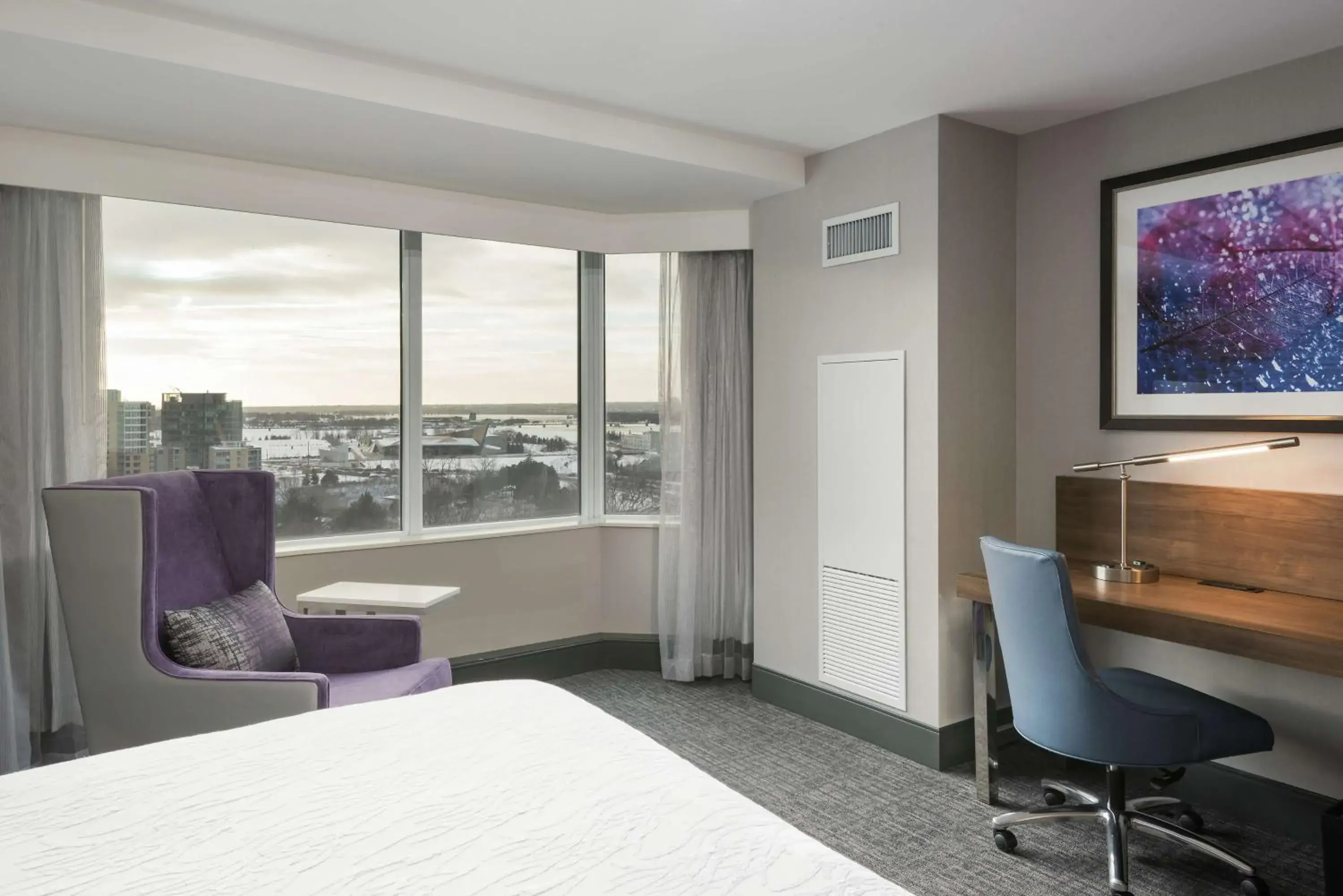 King Room with River View in Hilton Garden Inn Ottawa Downtown King Room with River View in Hilton Garden Inn Ottawa Downtown