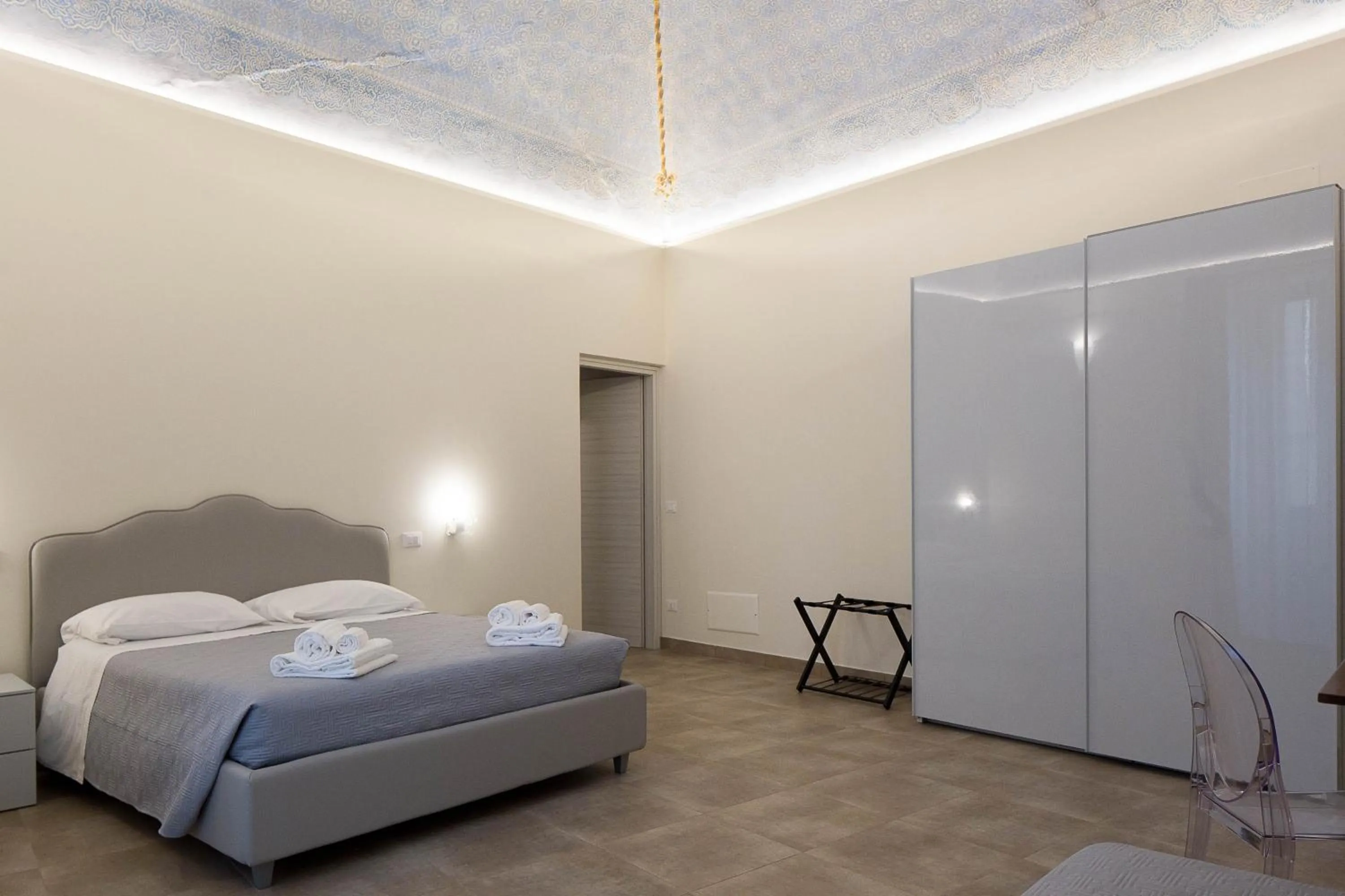 Bed in B&B Costa Masciarelli - Suite affrescate a due passi dal Duomo