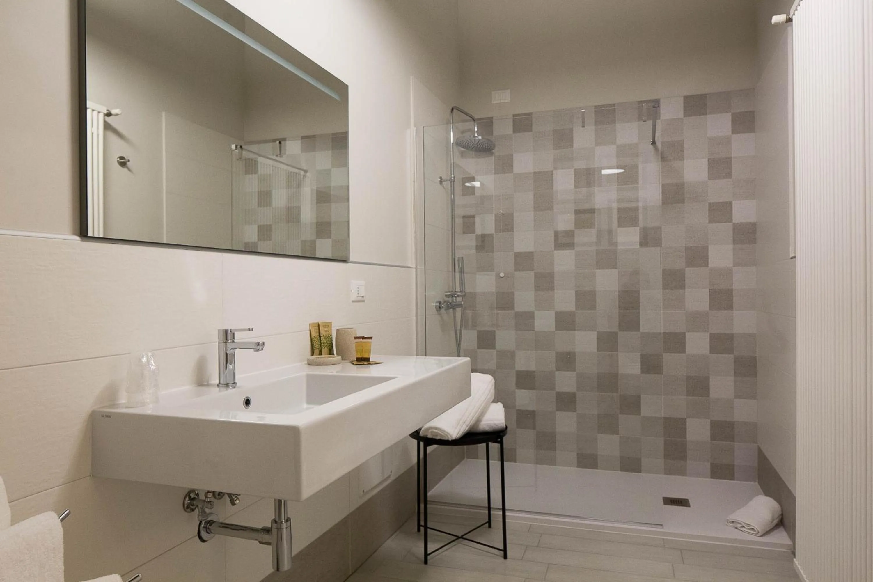 Bathroom in B&B Costa Masciarelli - Suite affrescate a due passi dal Duomo