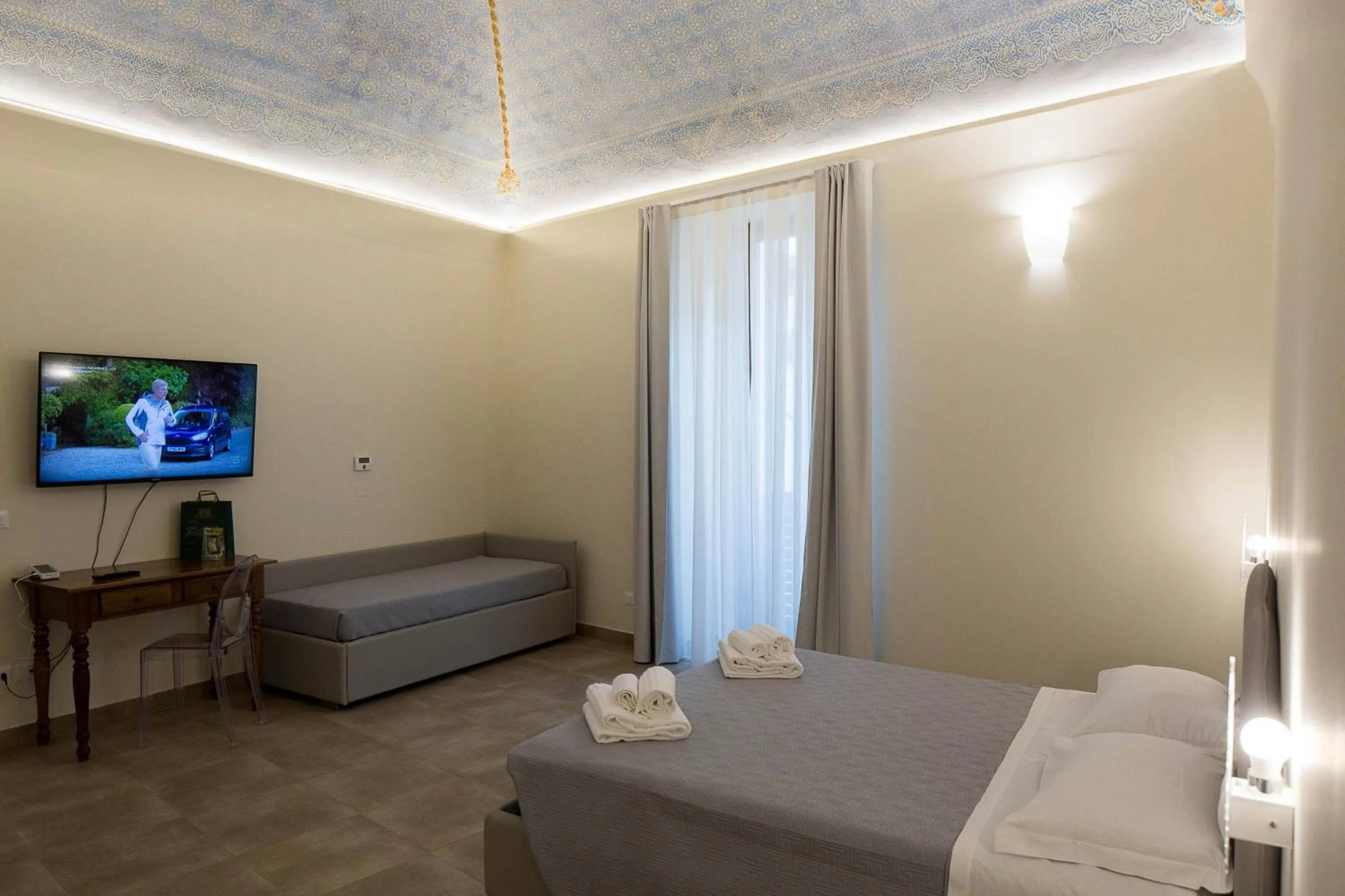 Bed in B&B Costa Masciarelli - Suite affrescate a due passi dal Duomo