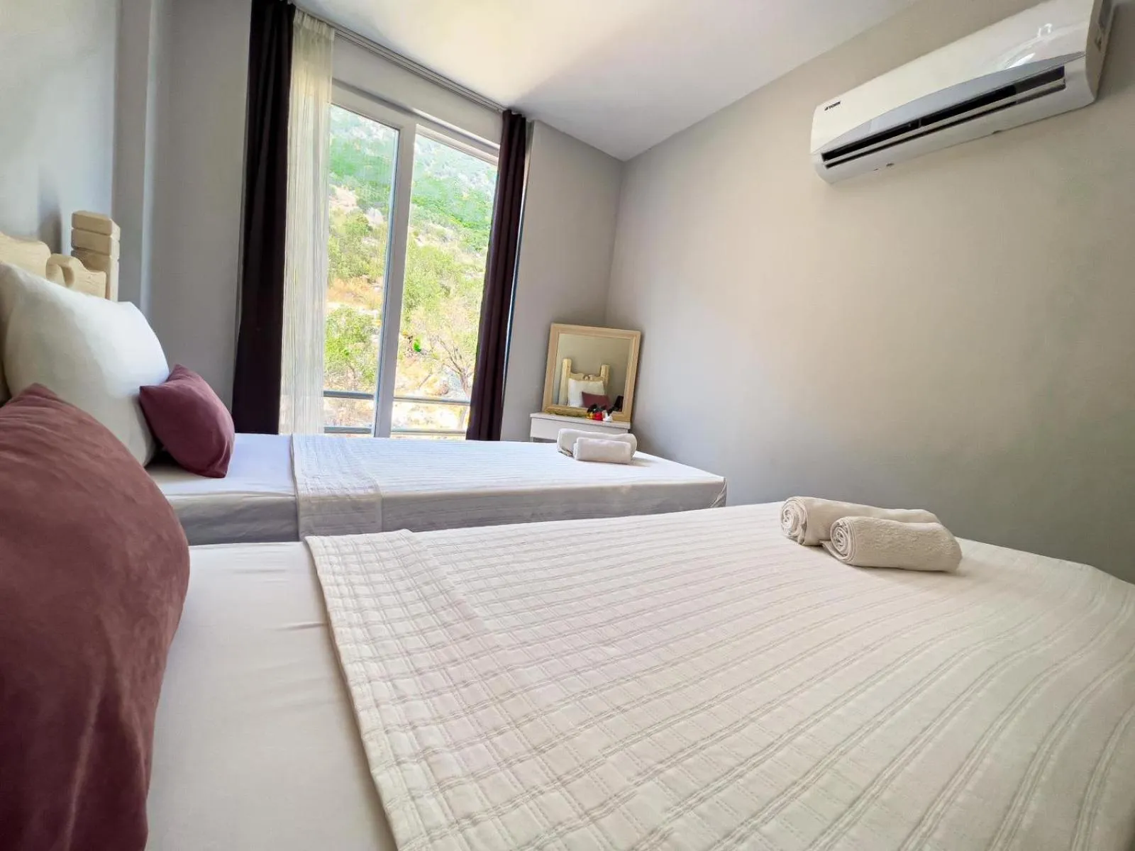 Photo of the whole room, Bed in Just Dream Suites