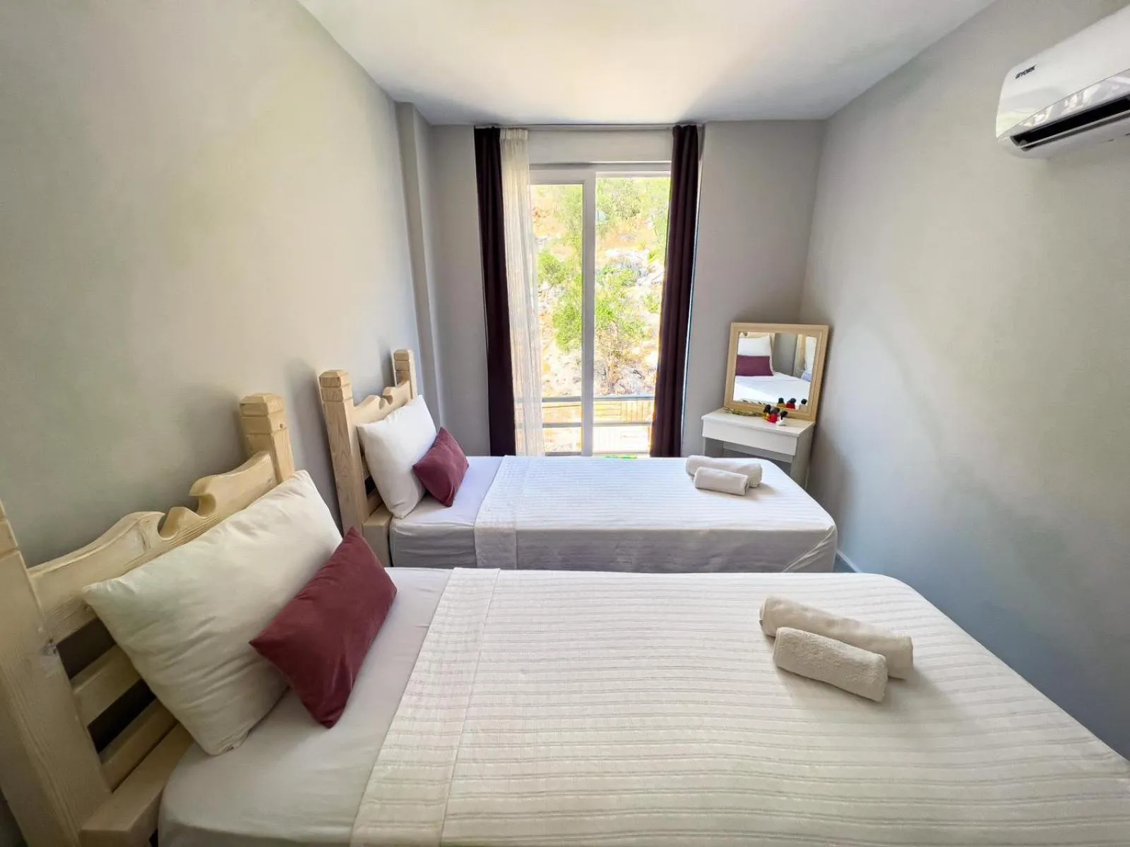 Photo of the whole room, Bed in Just Dream Suites