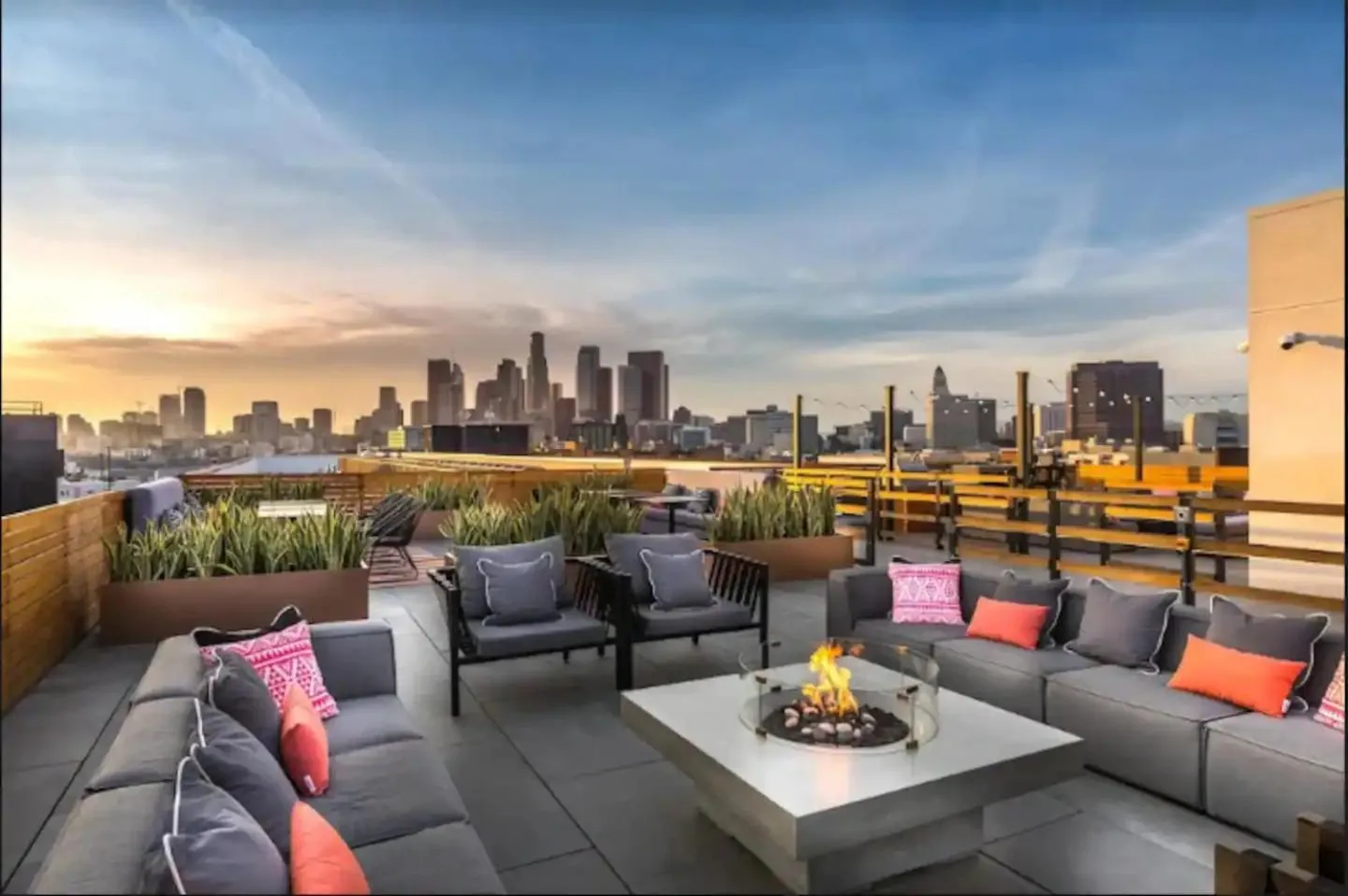 Balcony/Terrace in Apart Hotel near Dodgers Stadium