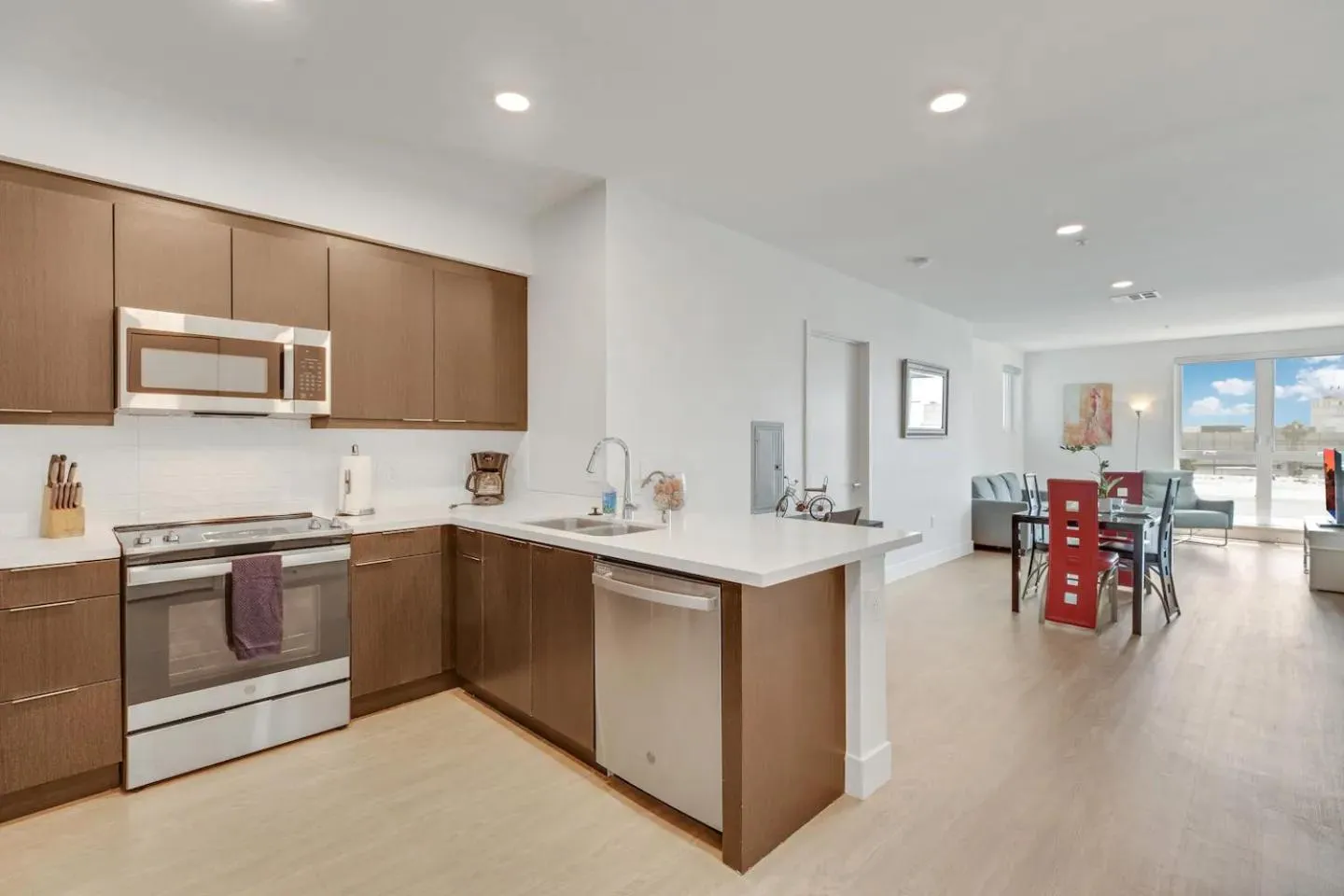 Kitchen or kitchenette in Apart Hotel near Dodgers Stadium