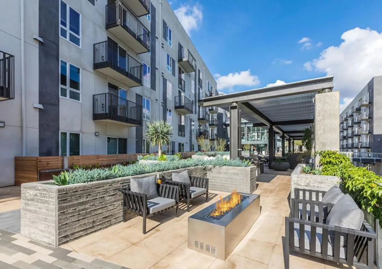 Property building in Apart Hotel near Dodgers Stadium