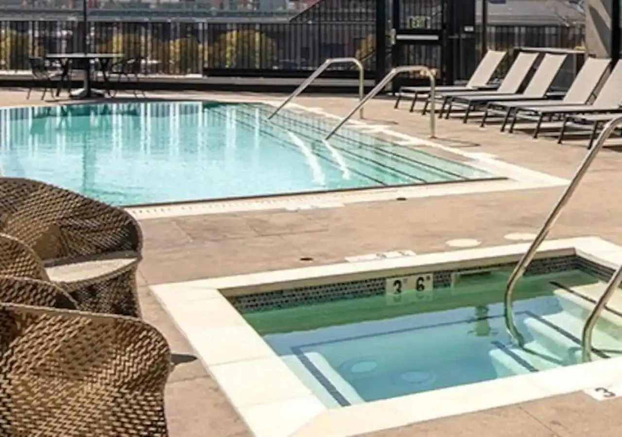 Swimming pool in Apart Hotel near Dodgers Stadium
