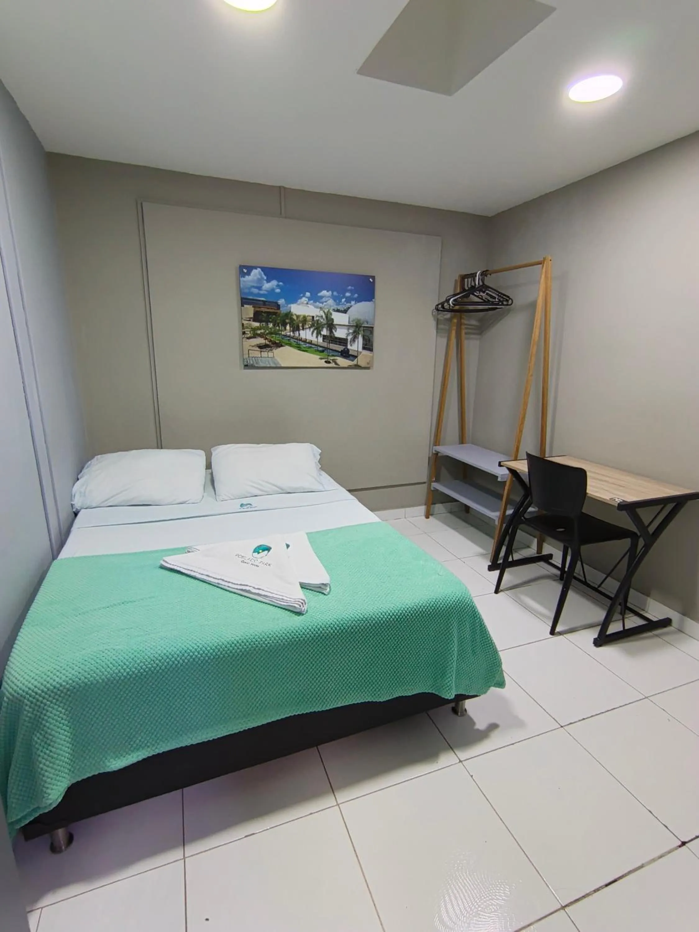 Bedroom, Bed in Poblado Park Guest House