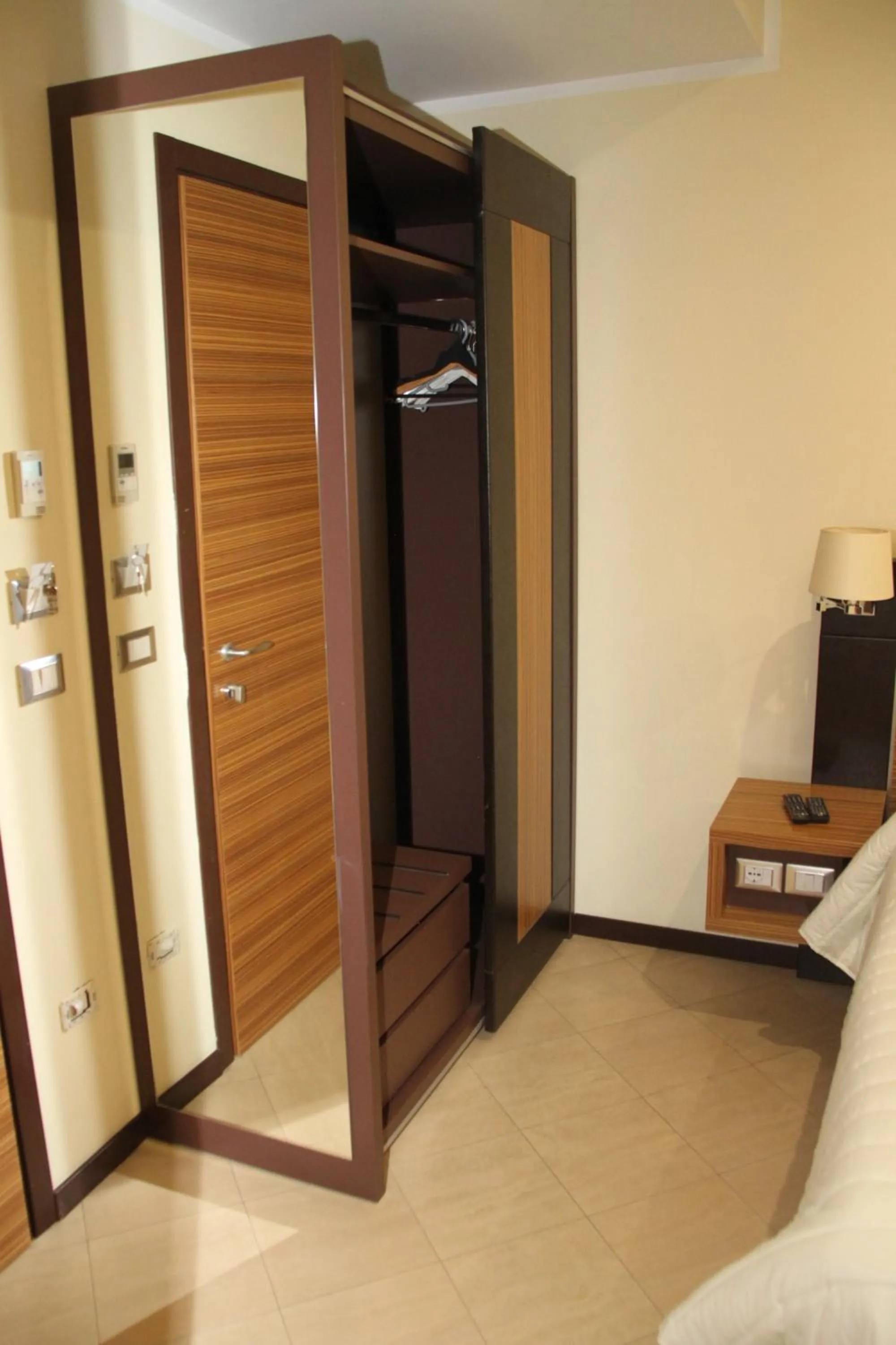 Bed in Villa Adriana Hotel