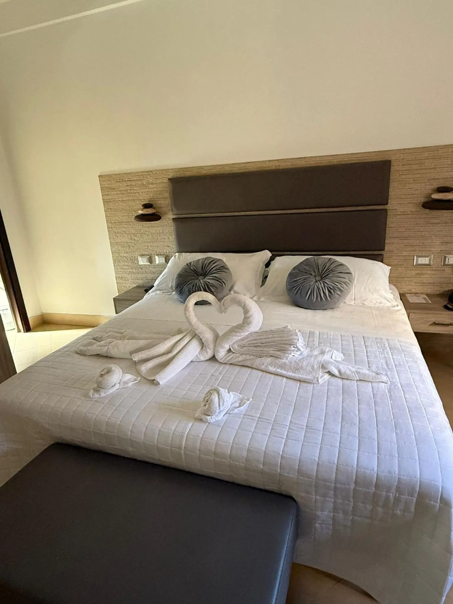 Bed in Villa Adriana Hotel