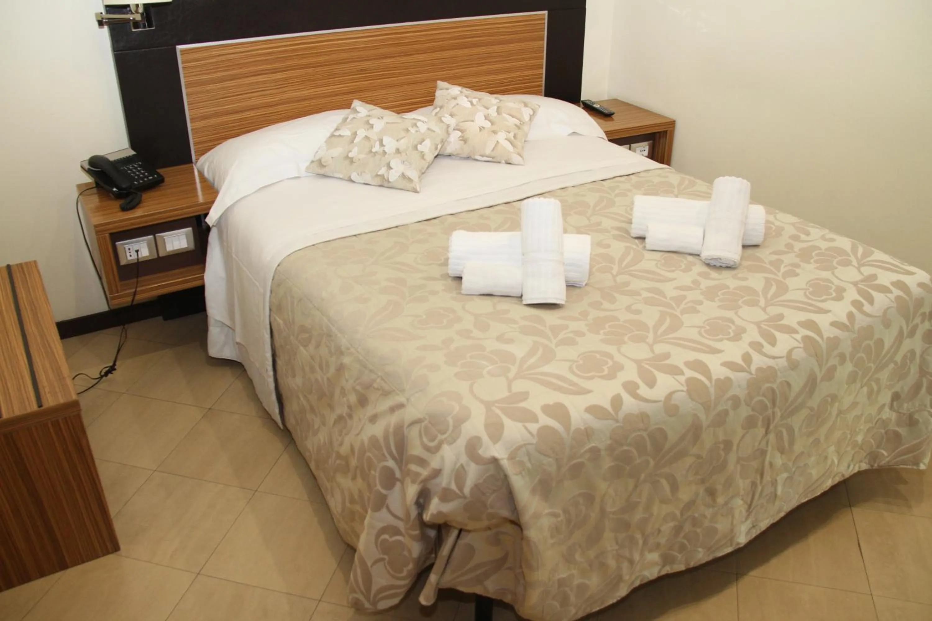 Bed in Villa Adriana Hotel