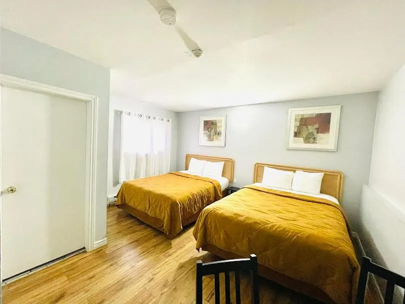 Bed in A1 Inn Niagara Falls