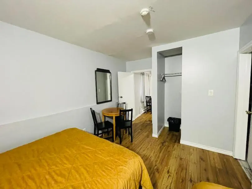 Bed in A1 Inn Niagara Falls