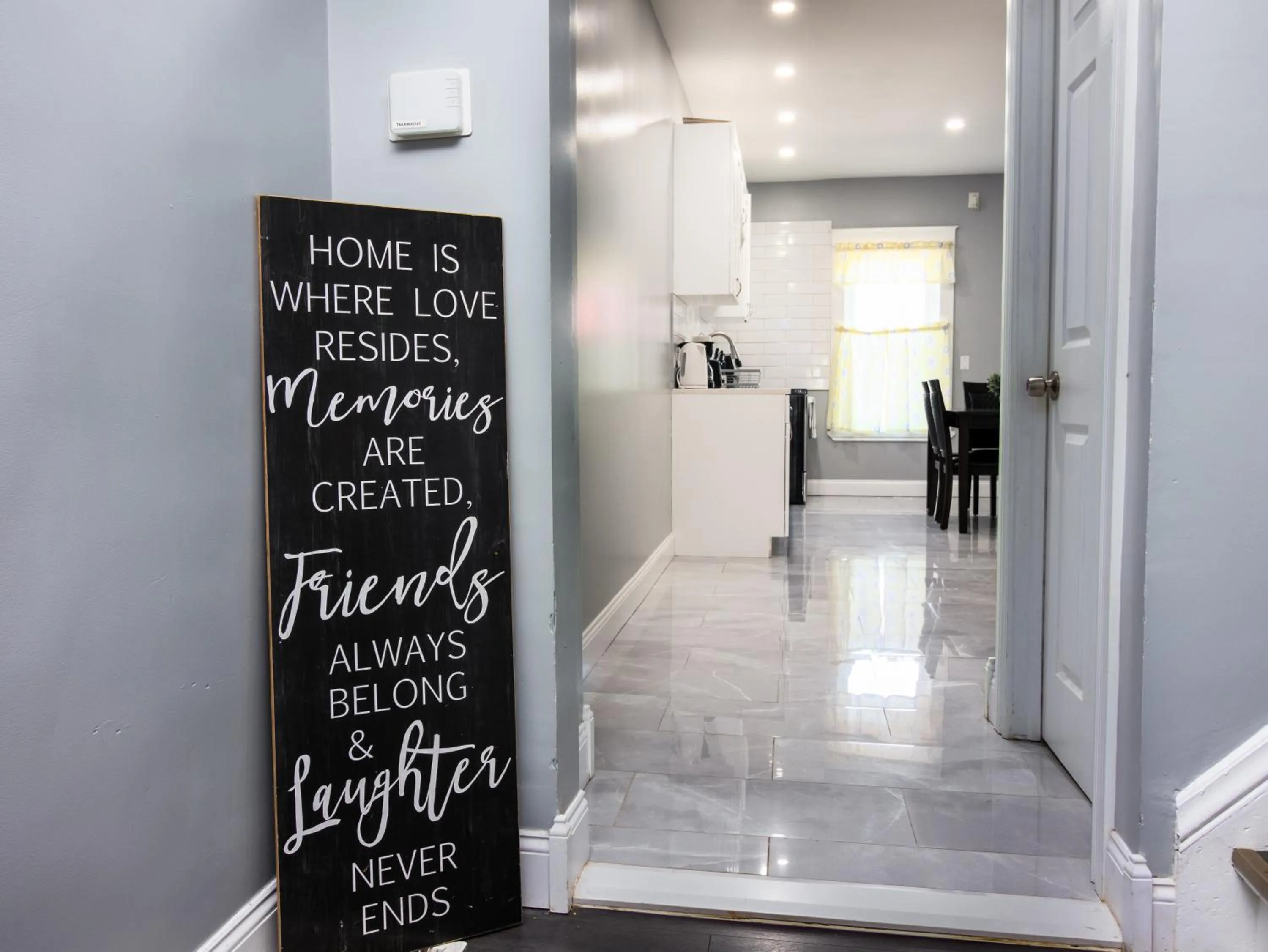 The Wheel of Fortune Duplex- 8BR Free Parking, Minutes From Falls & Casino