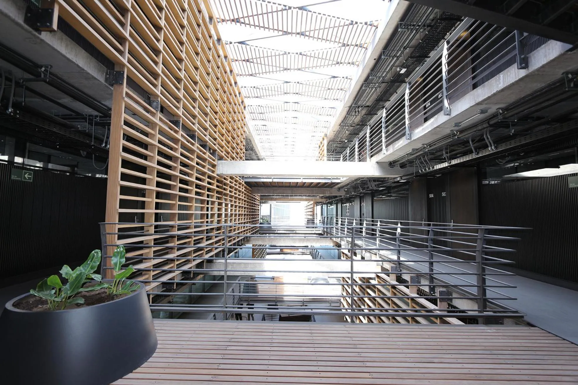 Property building in Nucleo Mayor Apart