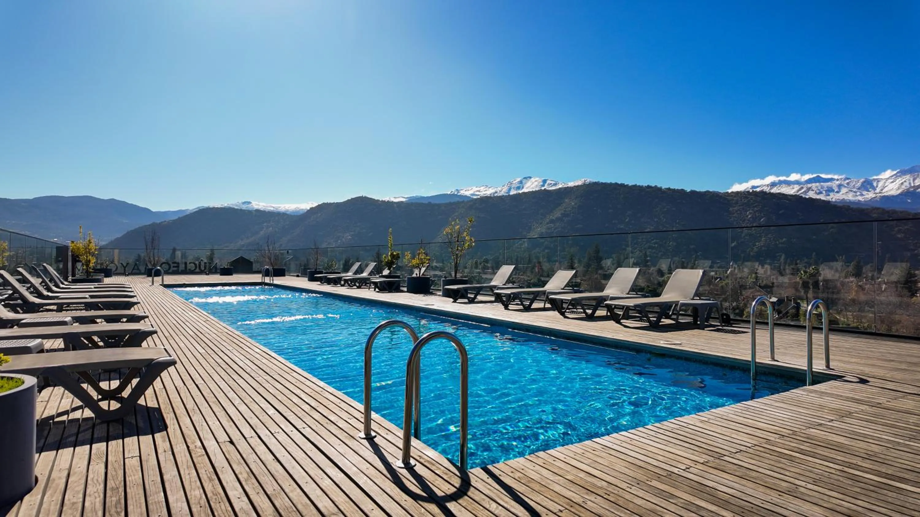 Swimming pool in Nucleo Mayor Apart