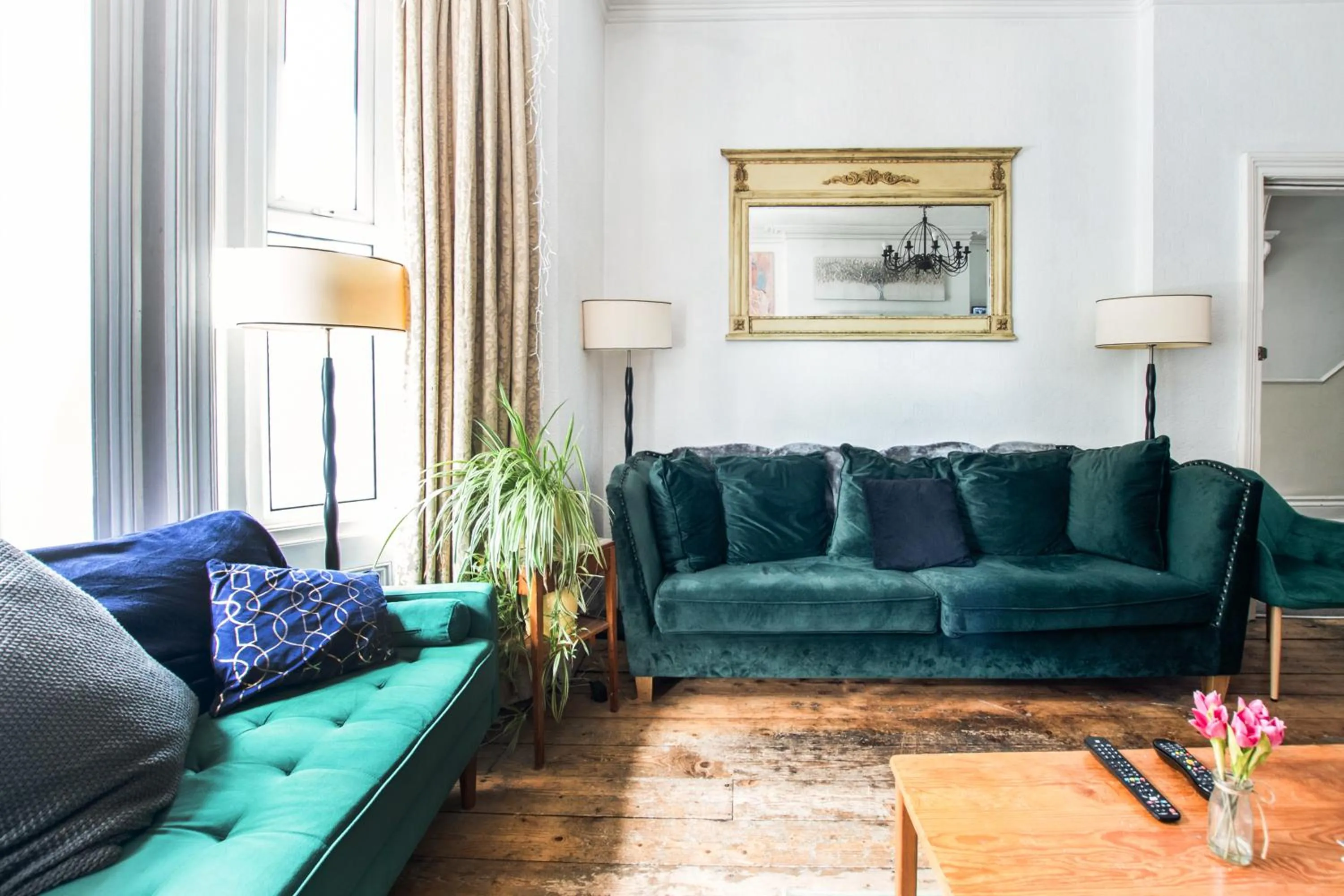 Lobby or reception in OYO The Lodge Bournemouth