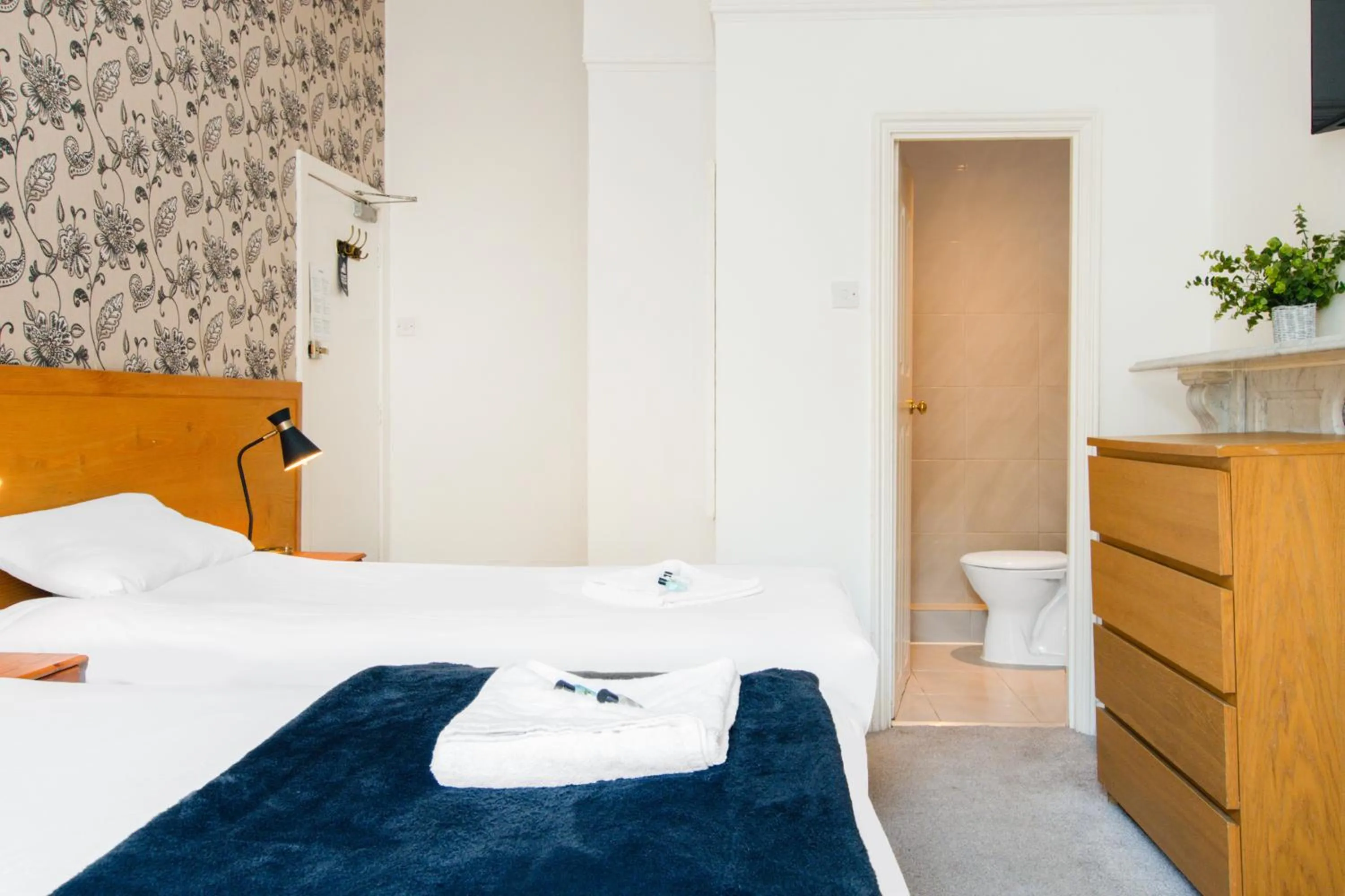 Bedroom, Bed in OYO The Lodge Bournemouth