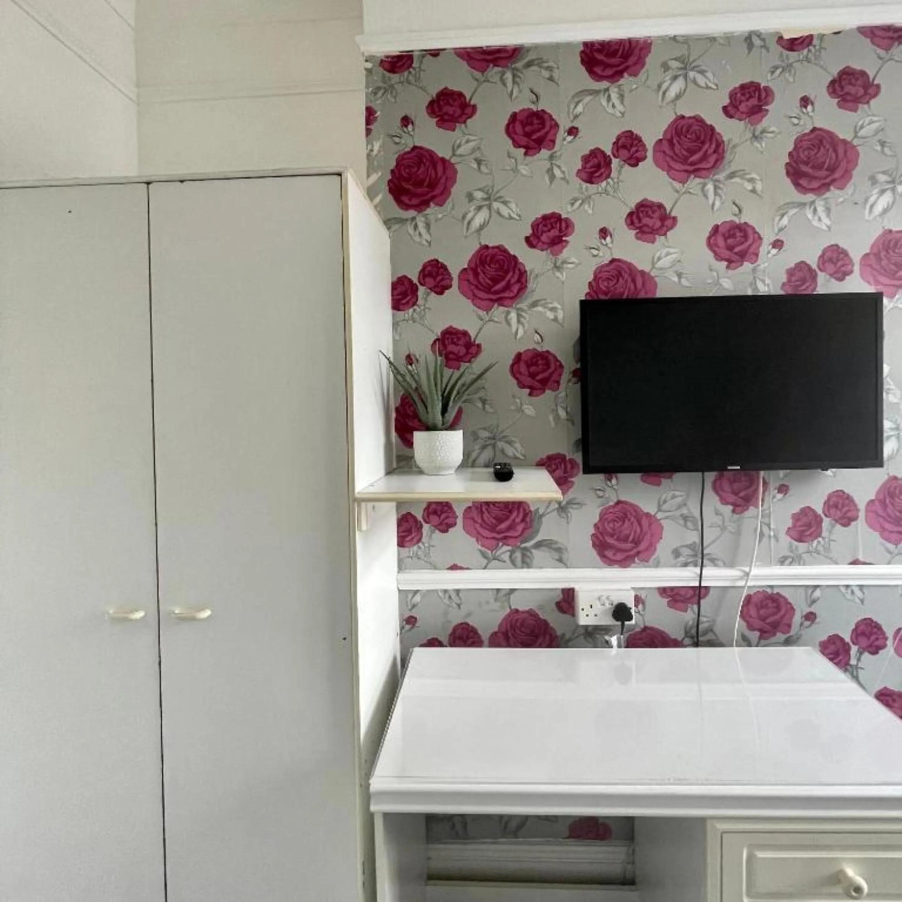 TV and multimedia in OYO The Lodge Bournemouth