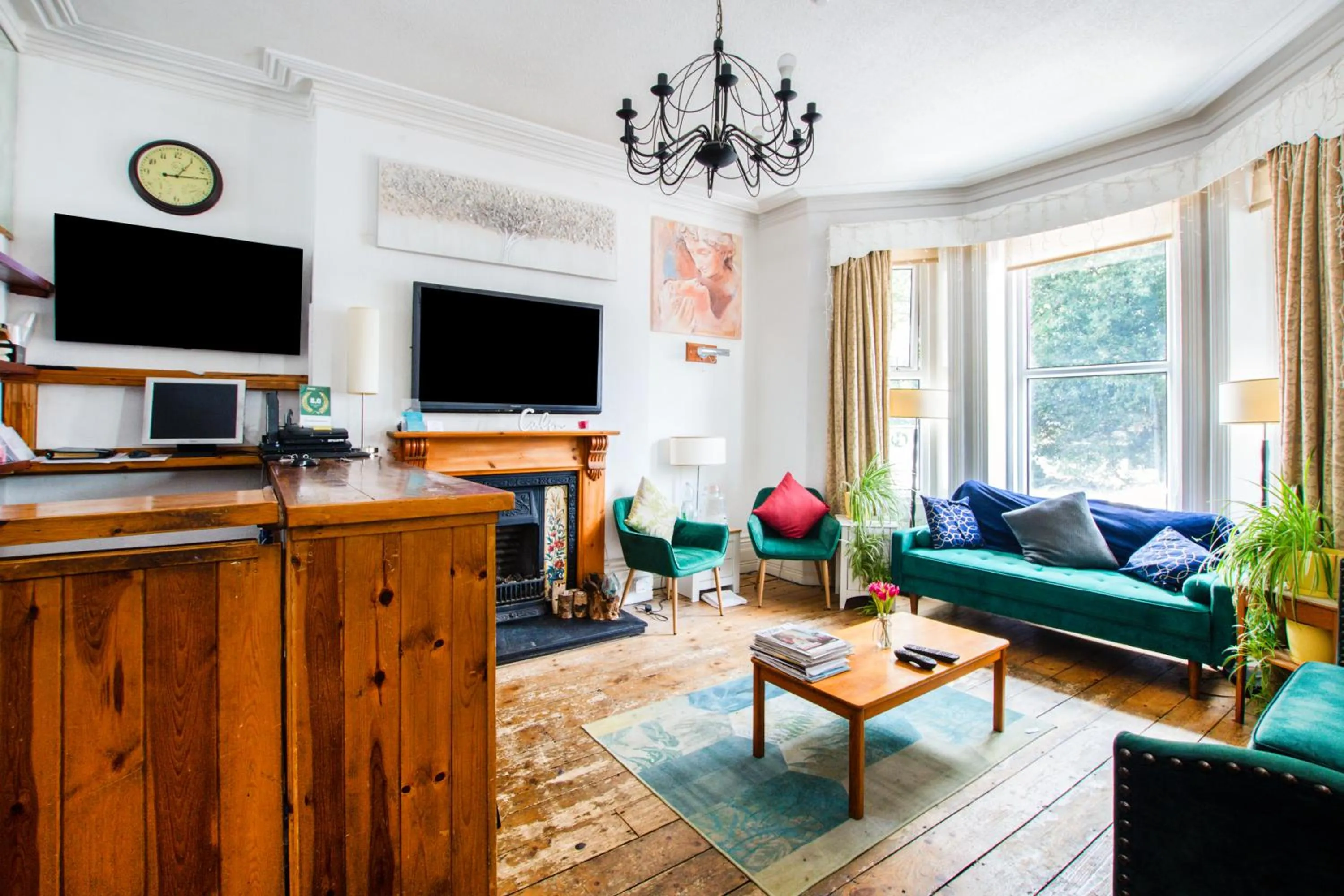 Lobby or reception in OYO The Lodge Bournemouth